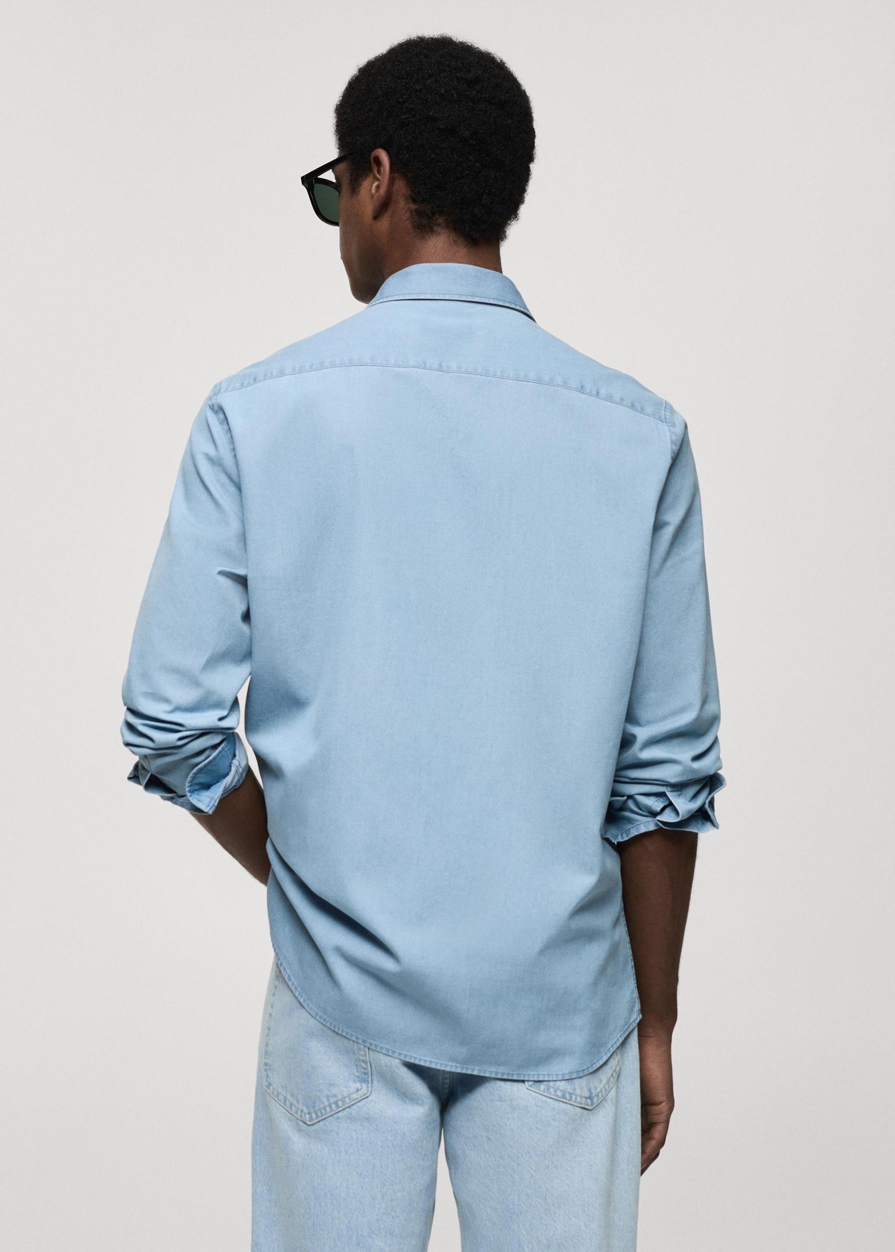 Regular-fit cotton chambray shirt - Men | MANGO USA Product Image