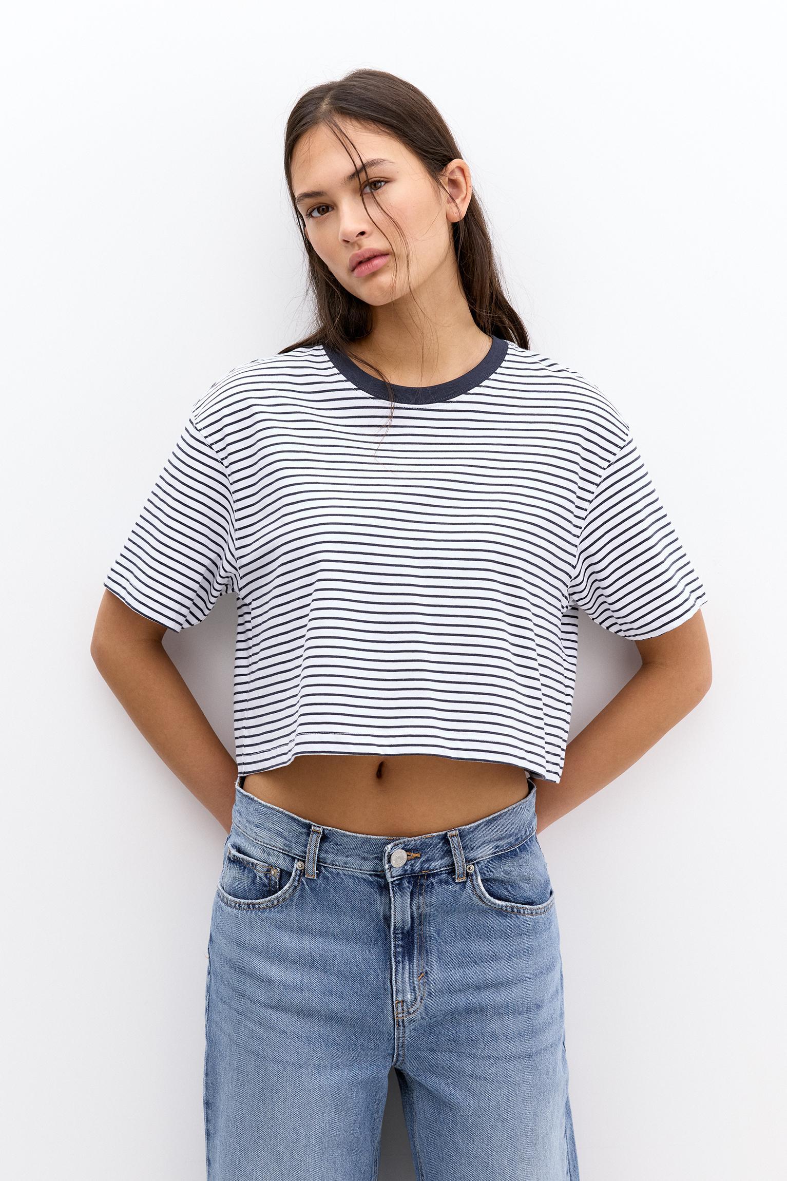 Cropped short sleeve T-shirt Product Image