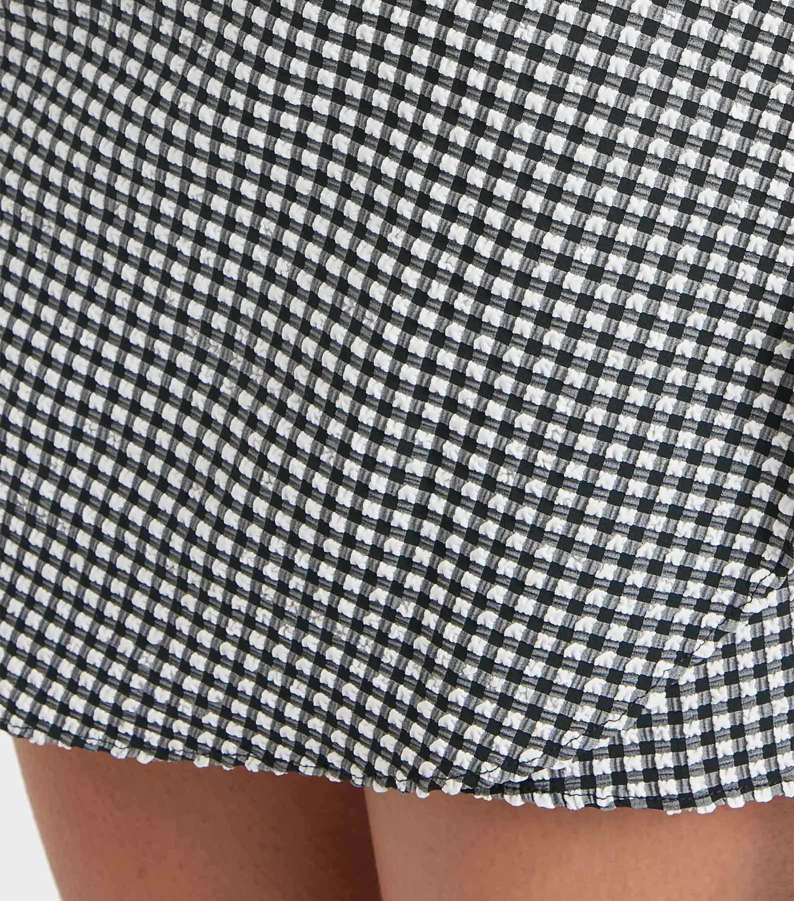 Gingham Seersucker Short Sarong - Black Gingham Product Image
