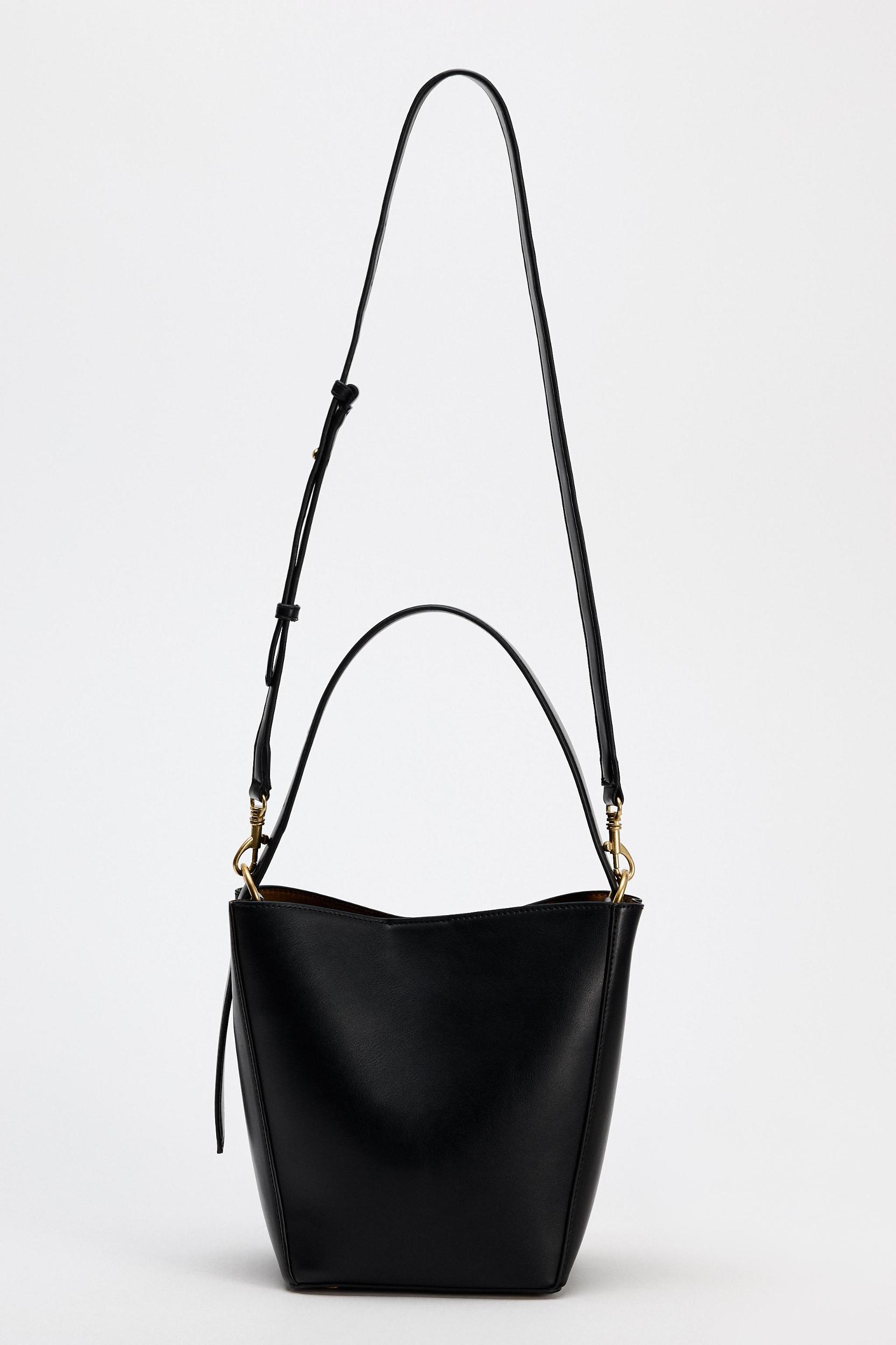 BUCKET BAG Product Image