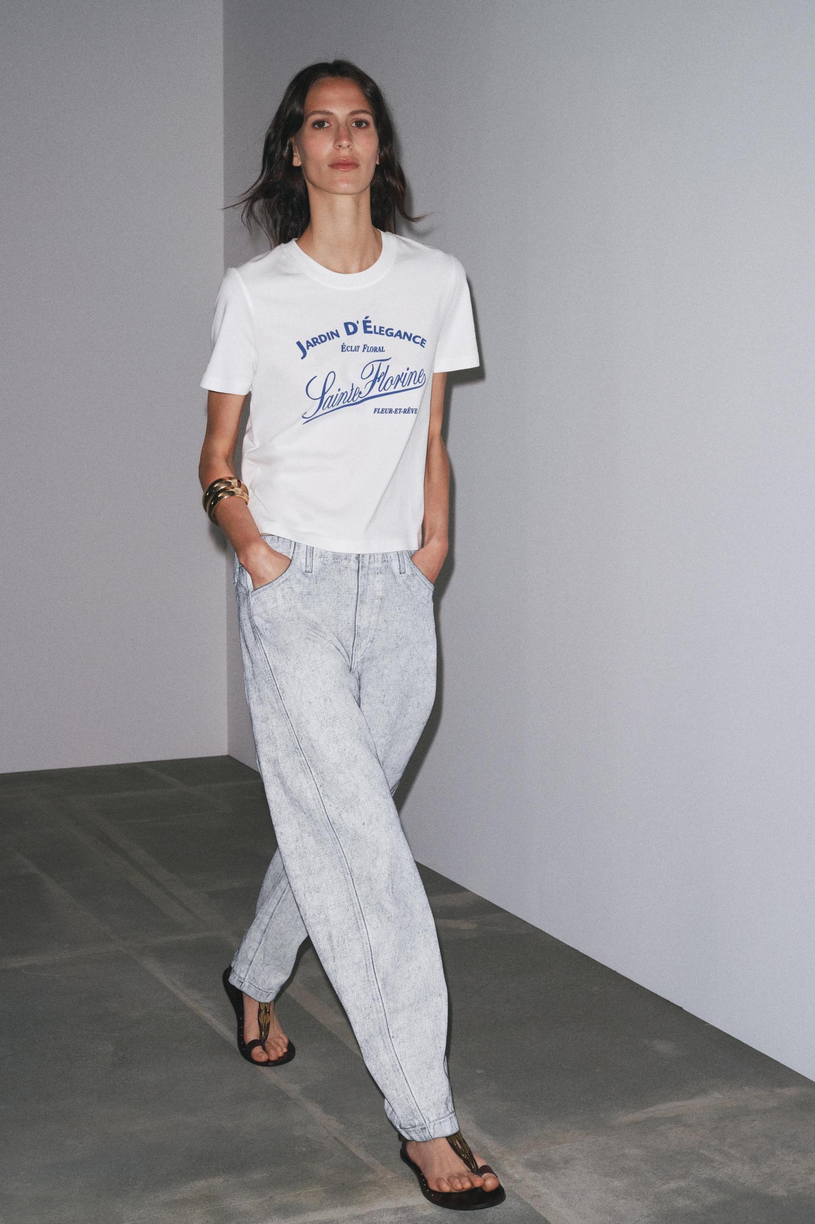 CONTRAST TEXT T-SHIRT Product Image