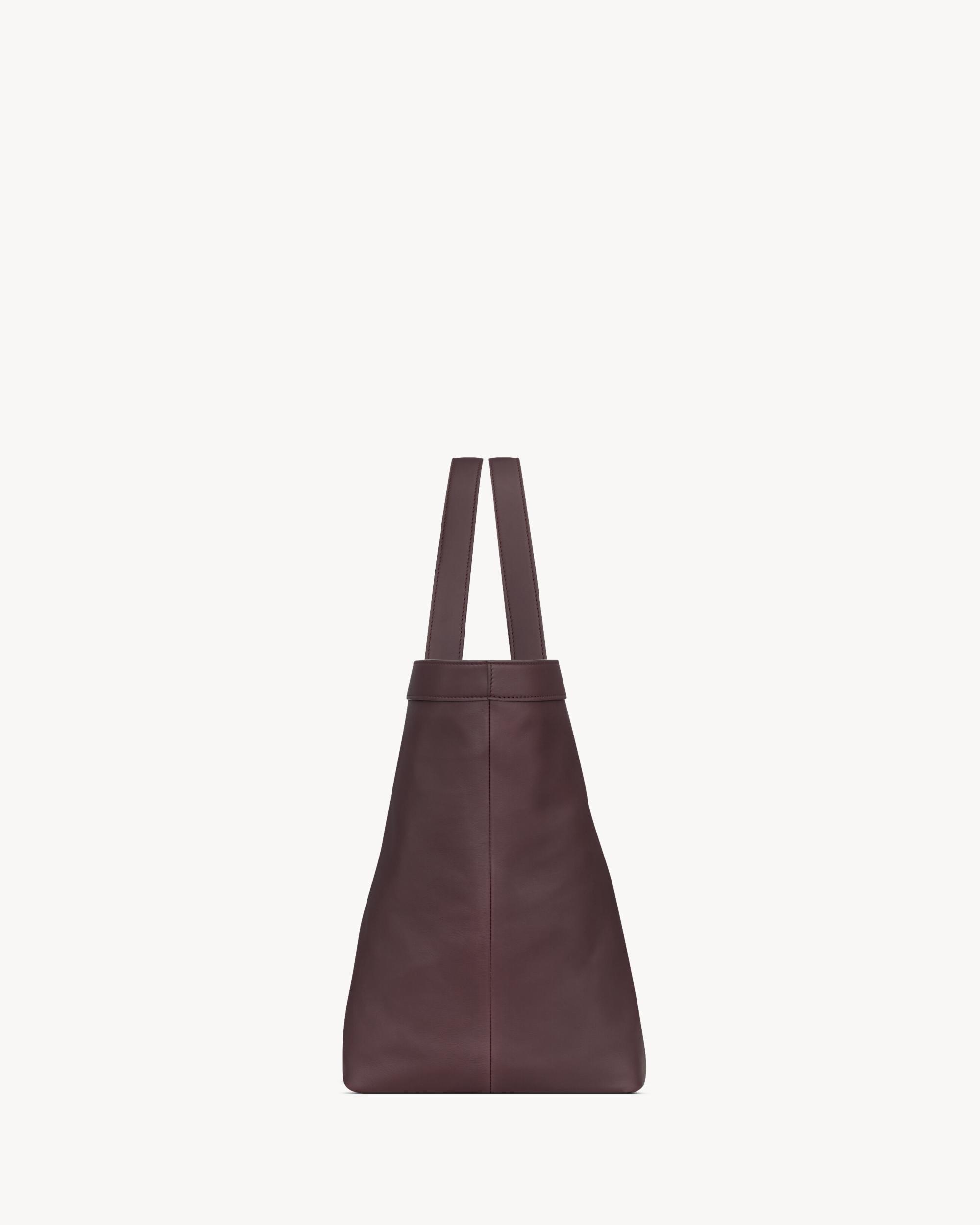 Y TOTE IN LEATHER Product Image