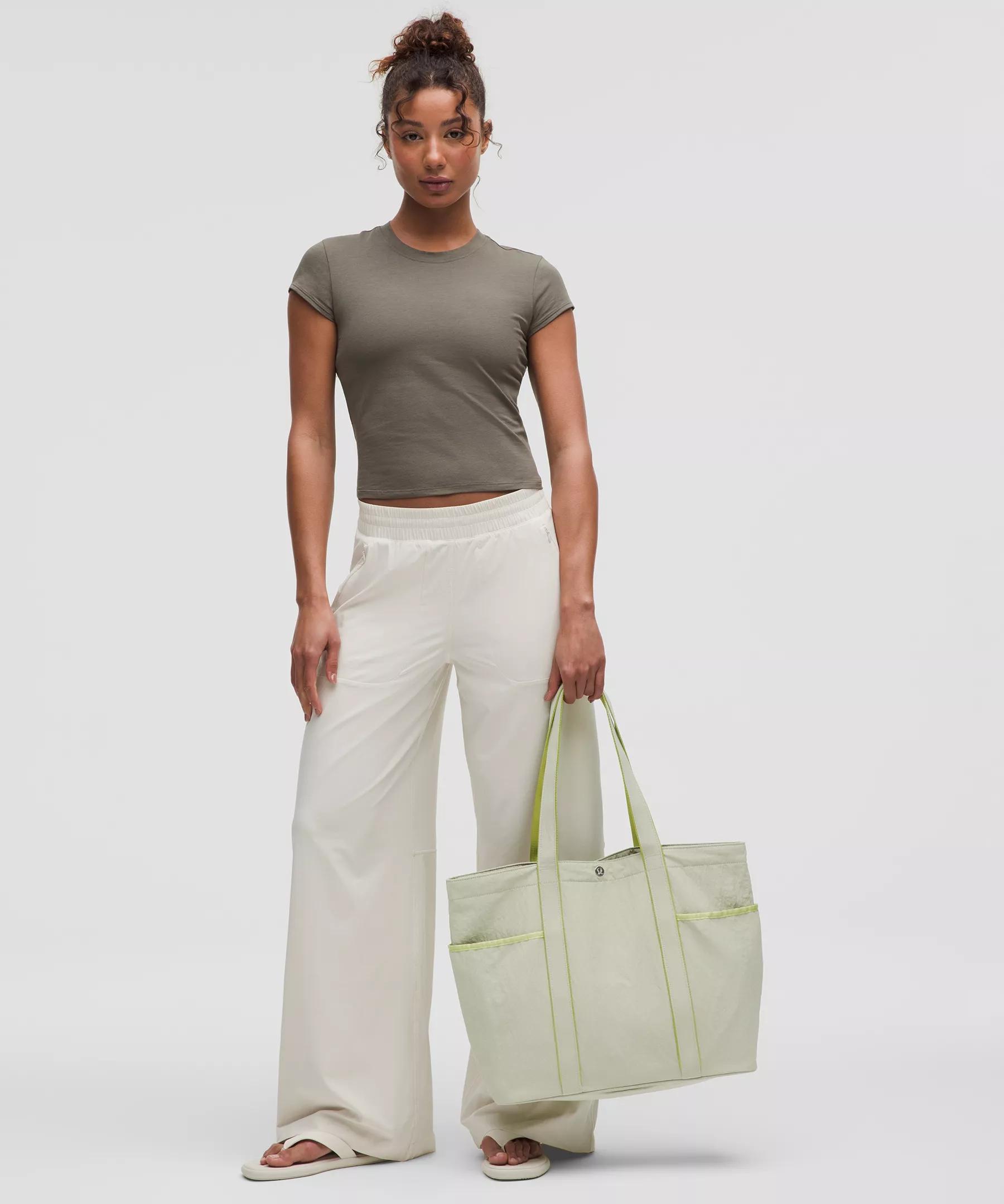 Daily Multi-Pocket Tote Bag 20L Product Image