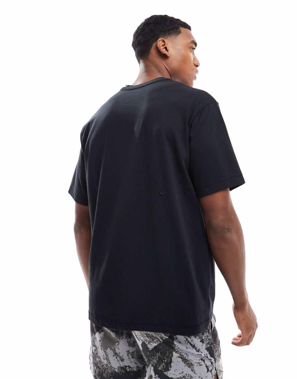 Nike Training Heritage T-shirt in black Product Image