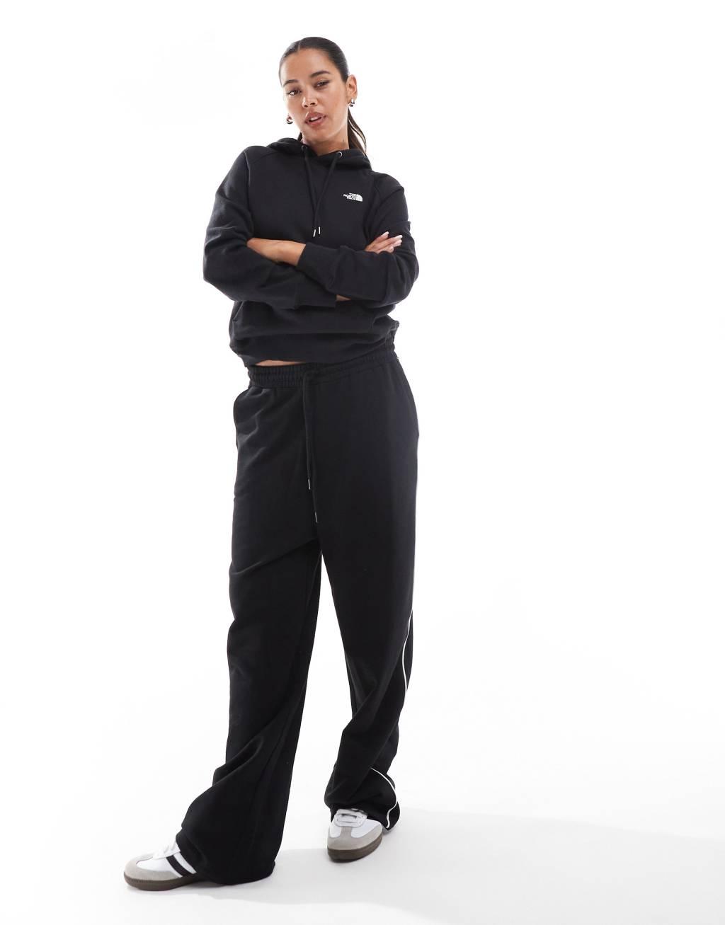 The North Face Evolution pullover fleece hoodie in black Product Image