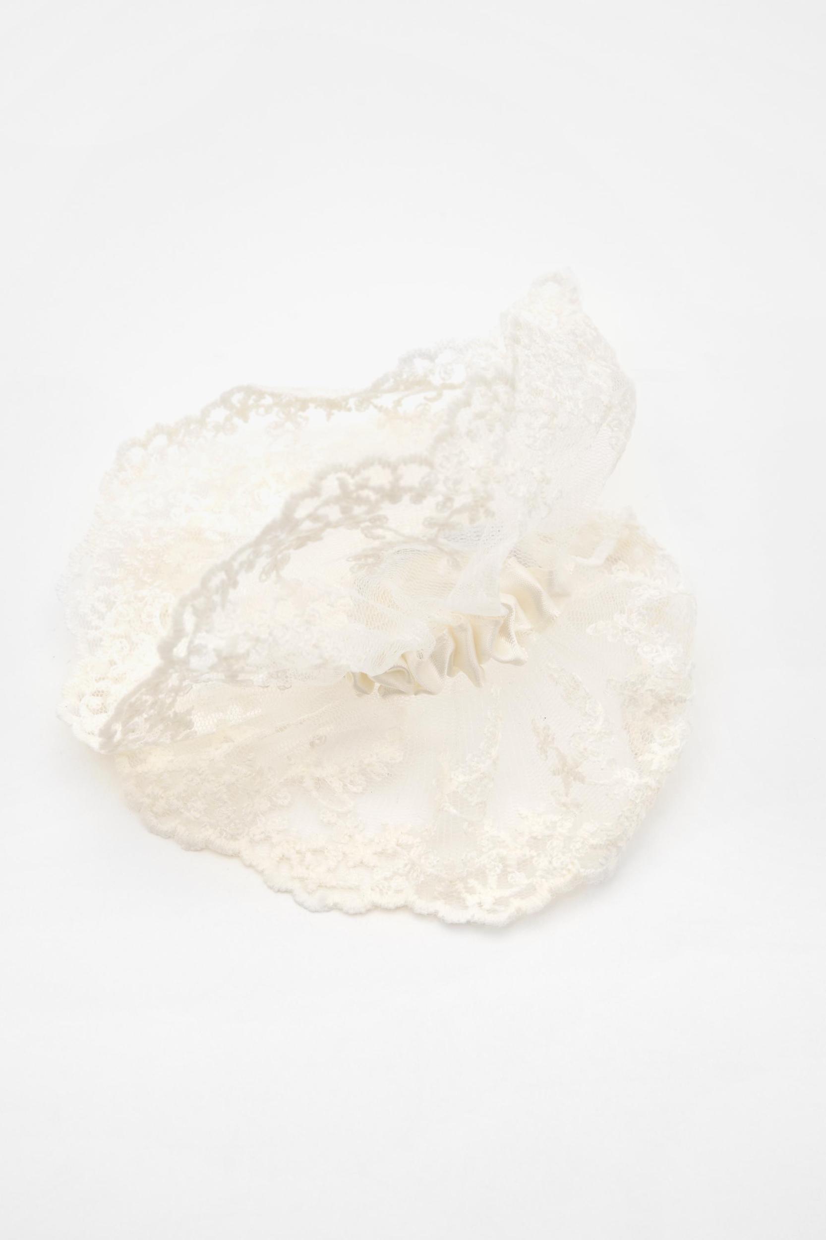 Lace scrunchie Product Image