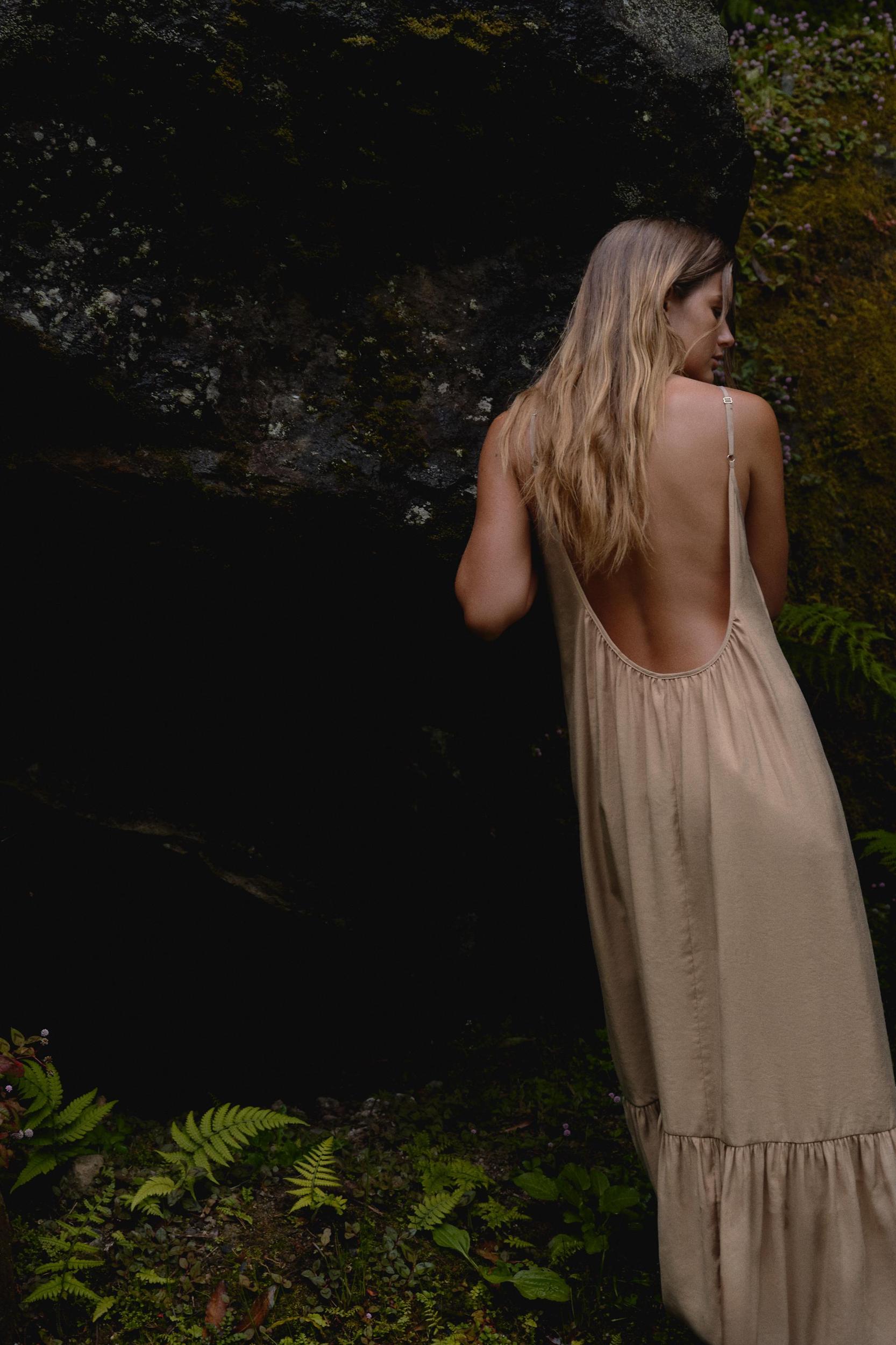 FLOWY MIDI DRESS Product Image