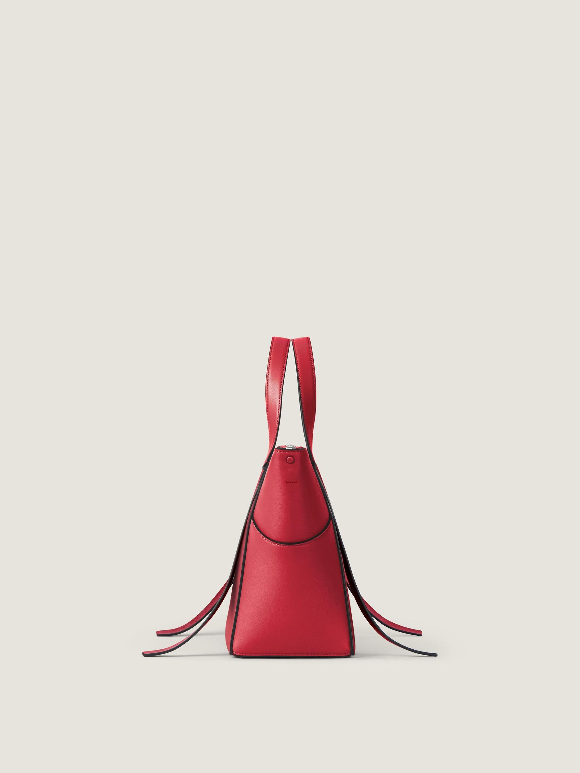 Medium The Snatch bag in grained leather Product Image