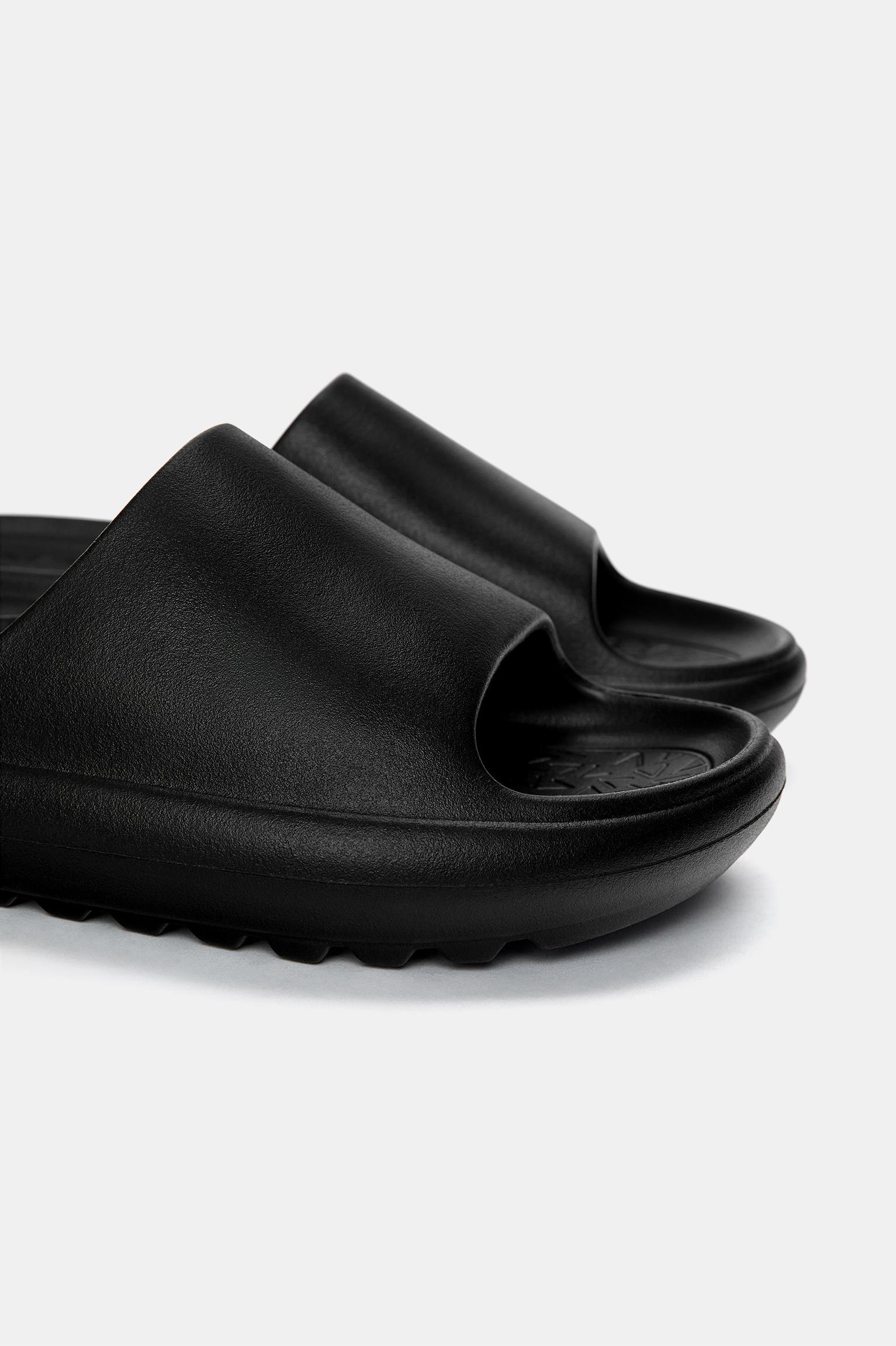 Rubberized sandals Product Image