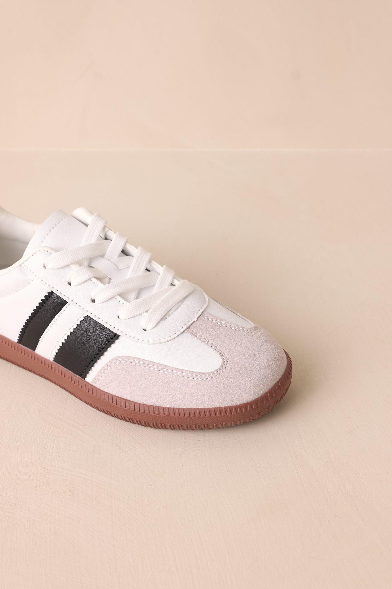 Runaway Love White & Black Retro Sneakers Product Image