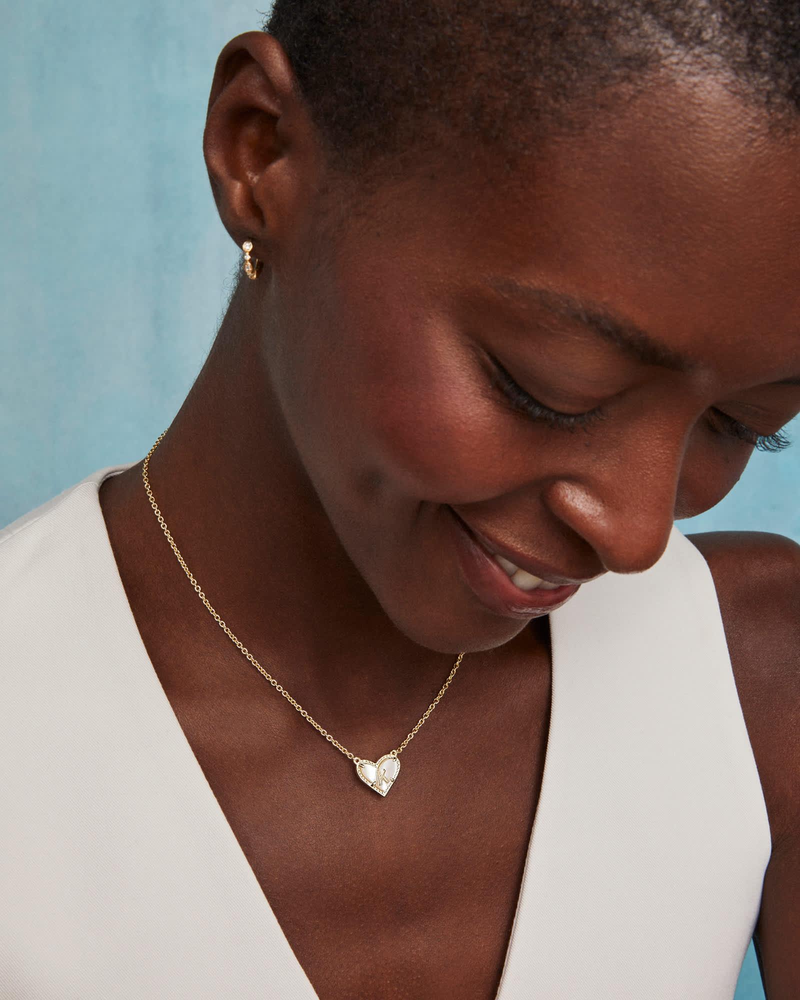 Ari Heart Letter G Gold Short Pendant Necklace Product Image