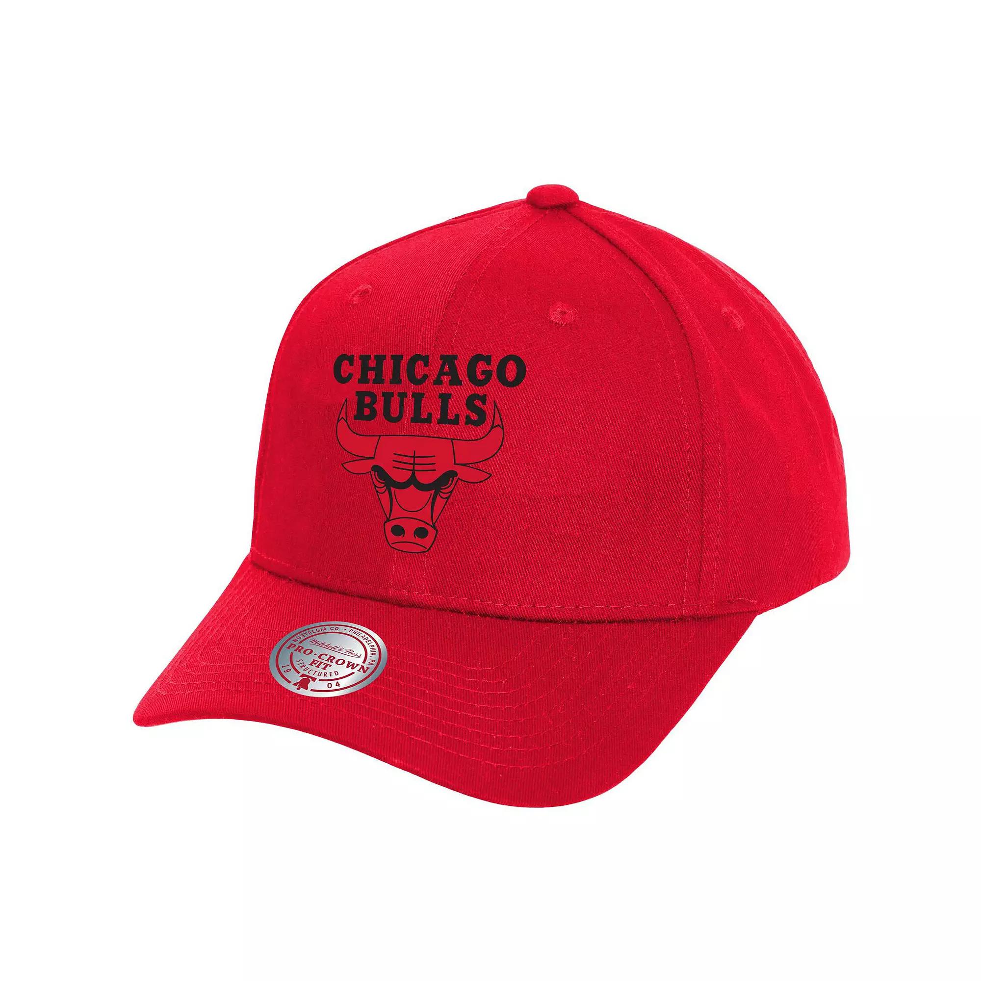 Men's Mitchell & Ness Red Chicago Bulls Fire Red Pro Crown Snapback Hat Product Image