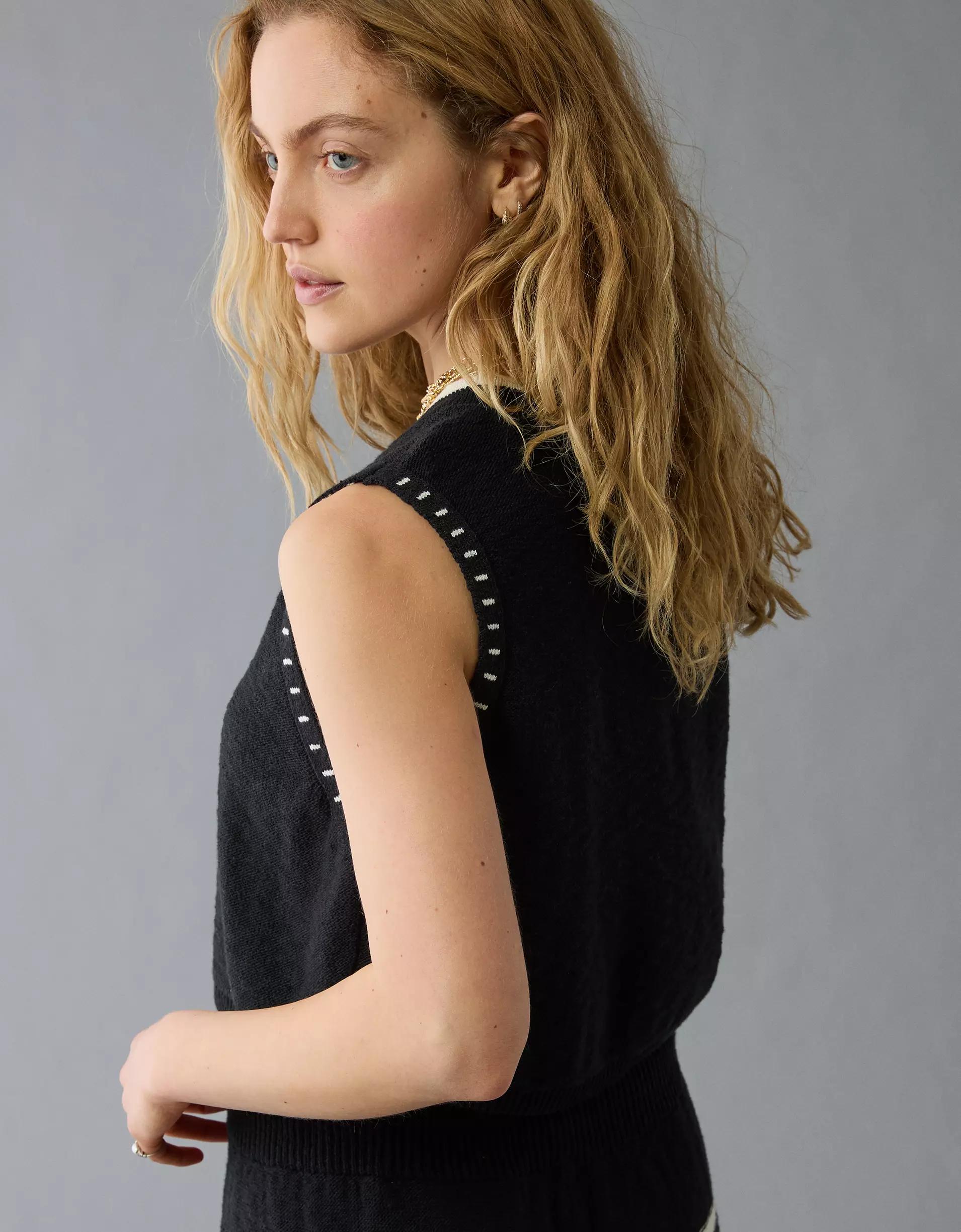 AE Crew Neck Button-Up Sweater Vest Product Image