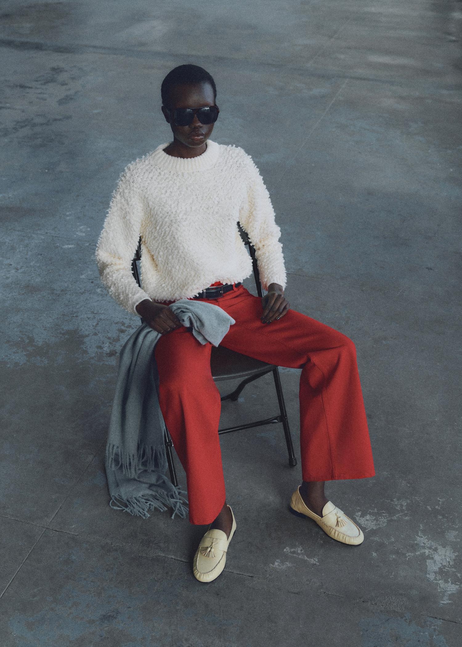 Round-neck bouclé sweater - Women | MANGO USA Product Image