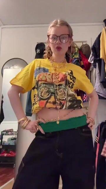 Vintage Get Rich Money Portrait Print Cotton T-shirt Product Image