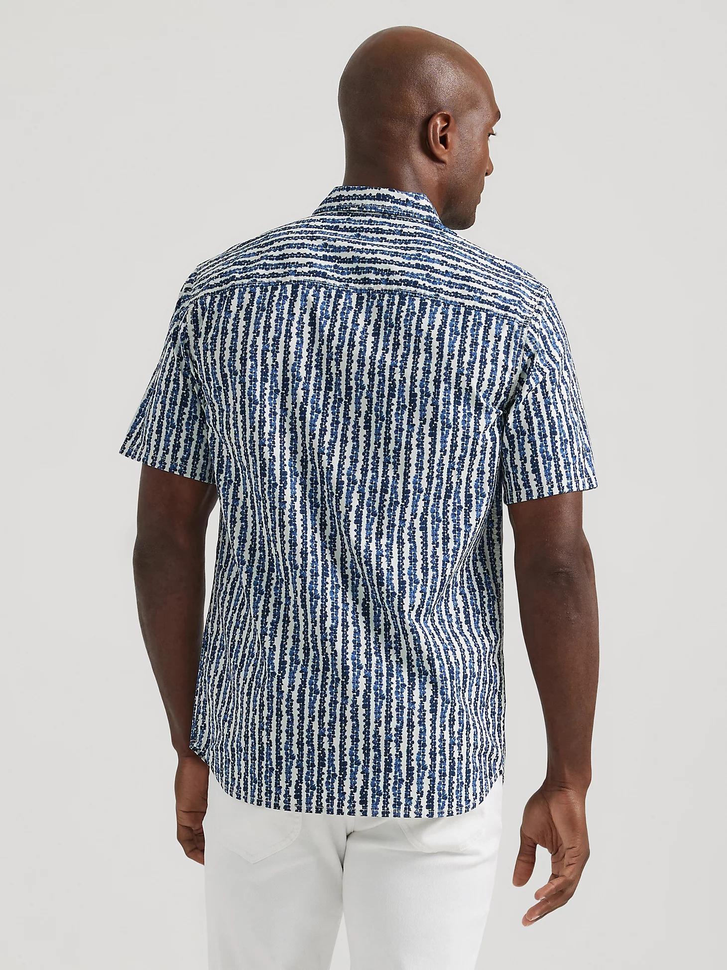 Men's Extreme Motion All Purpose Short Sleeve Stamp Button Down Shirt | Men's Tops | Lee® Product Image