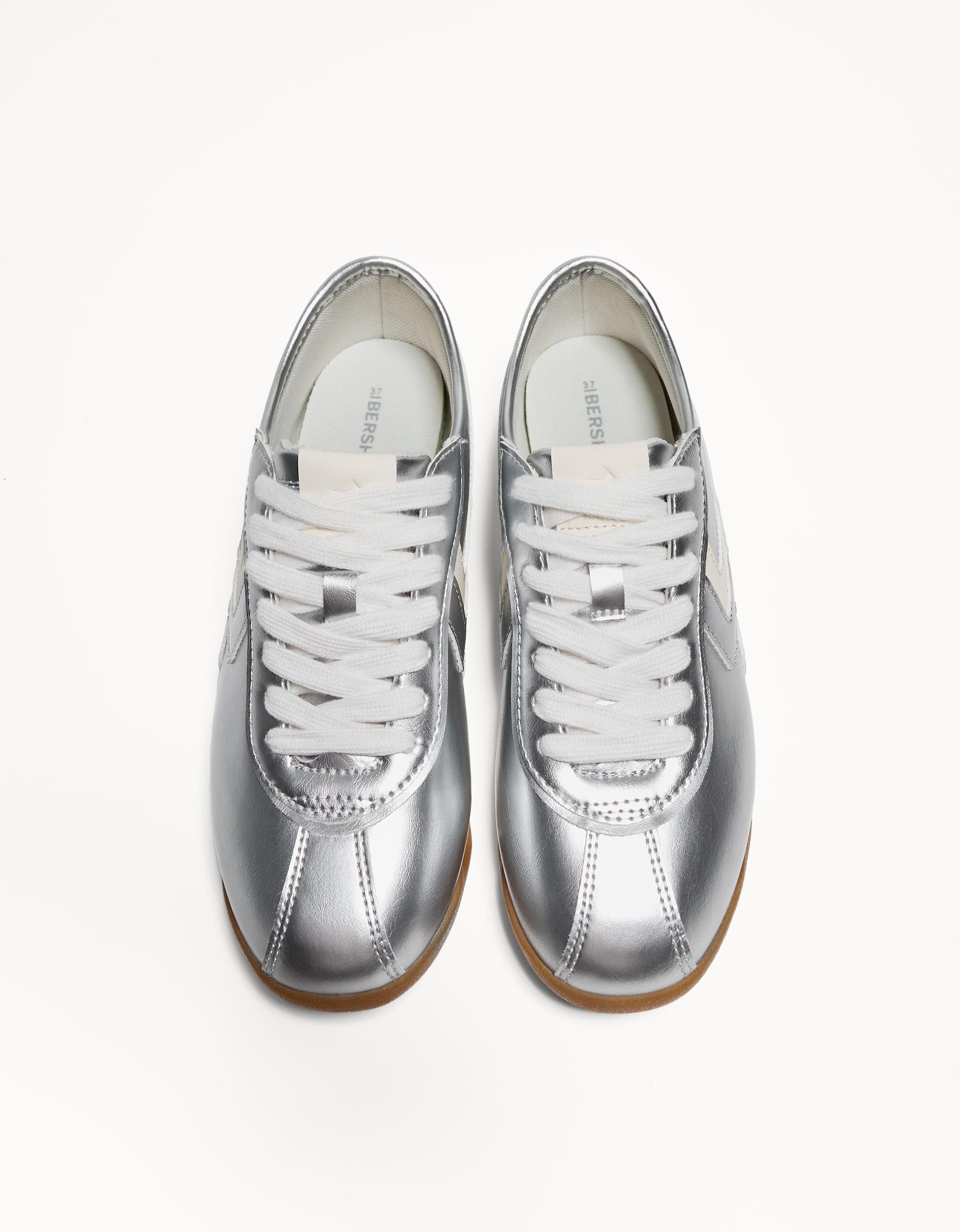 Retro sneakers Product Image