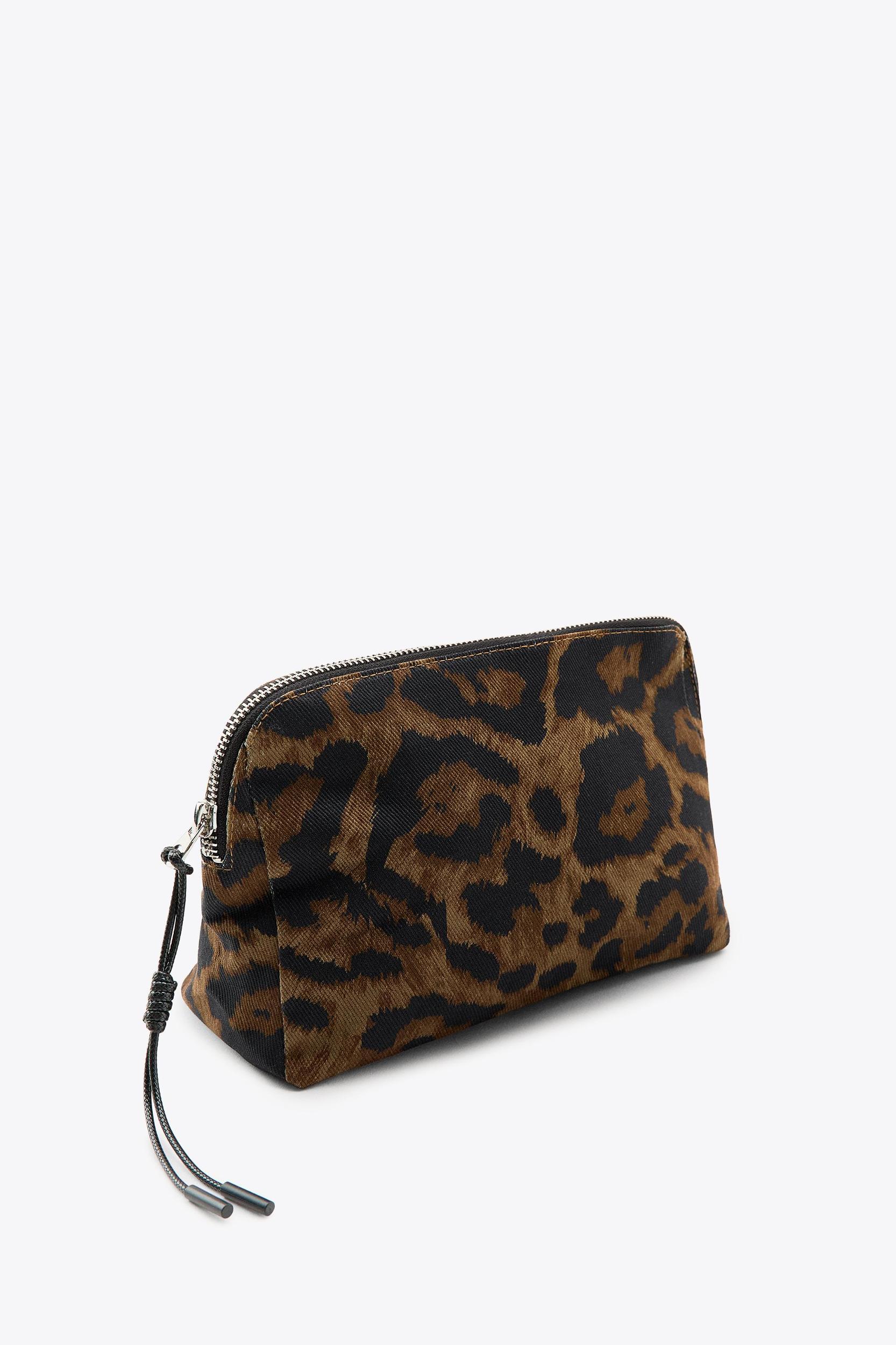 ANIMAL PRINT TWILL TOILETRY BAG Product Image