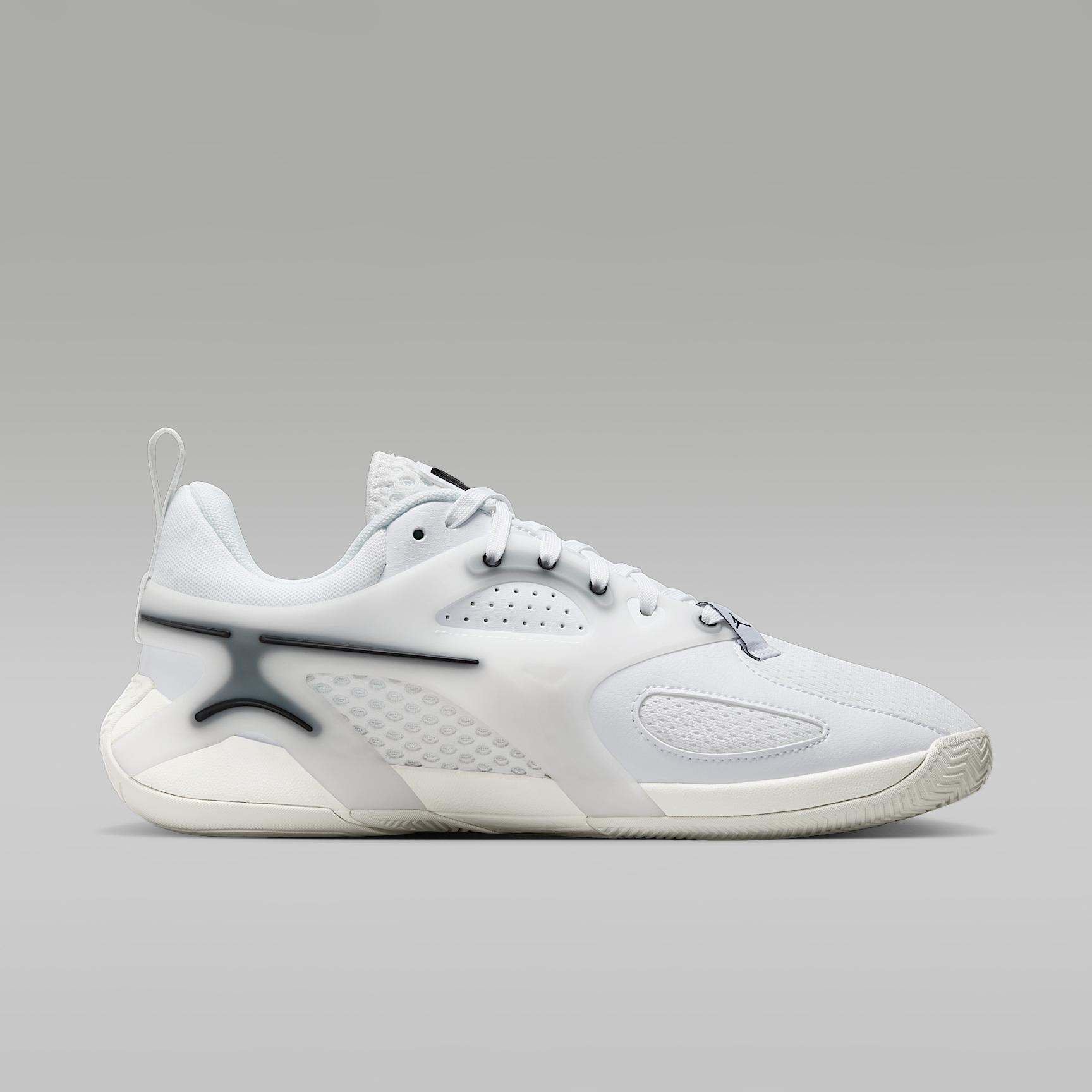 Womens Jordan Heir Series Triple White Basketball Shoes | FZ2471-110 Product Image