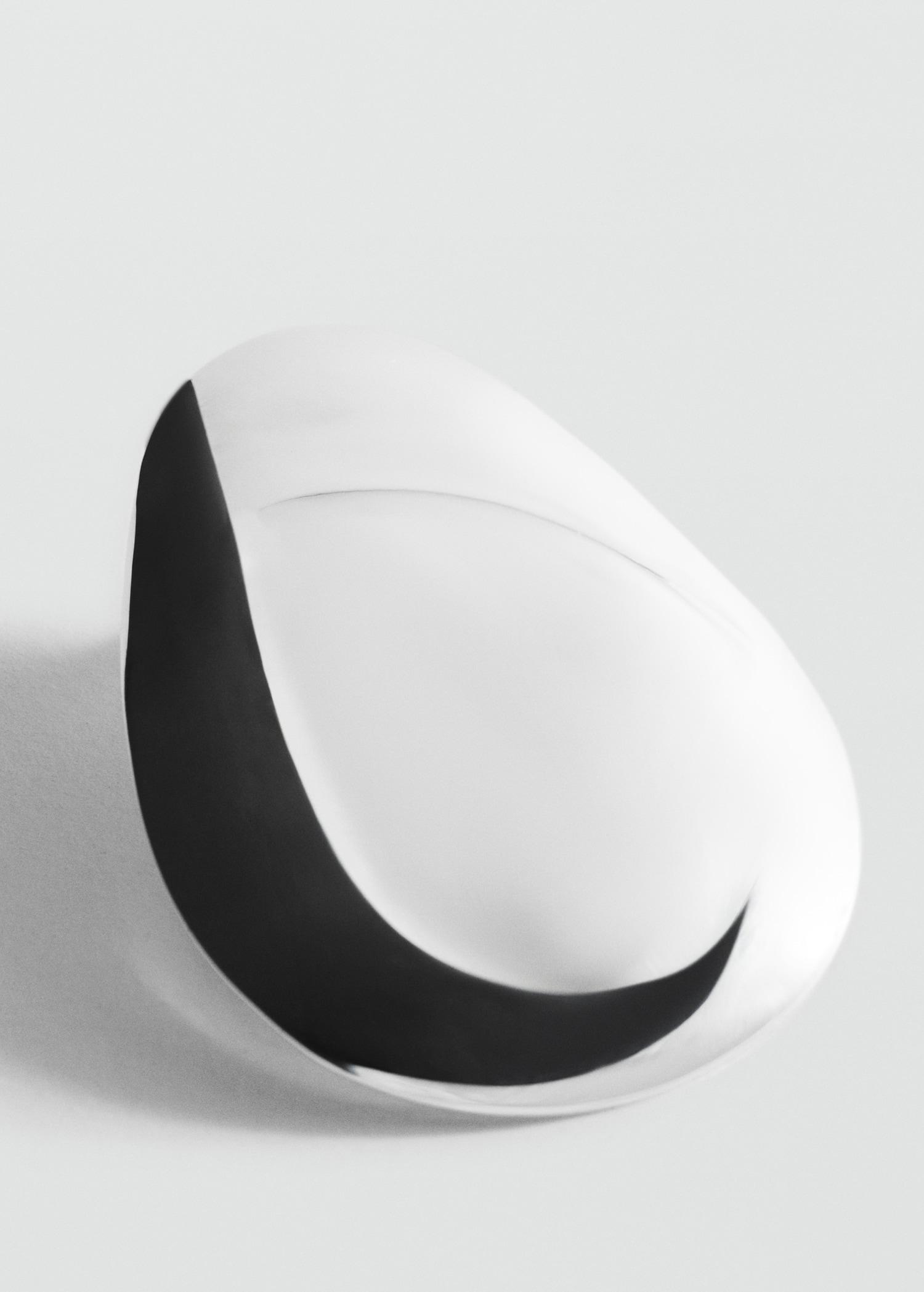 Maxi oval design earrings - Women | MANGO USA Product Image