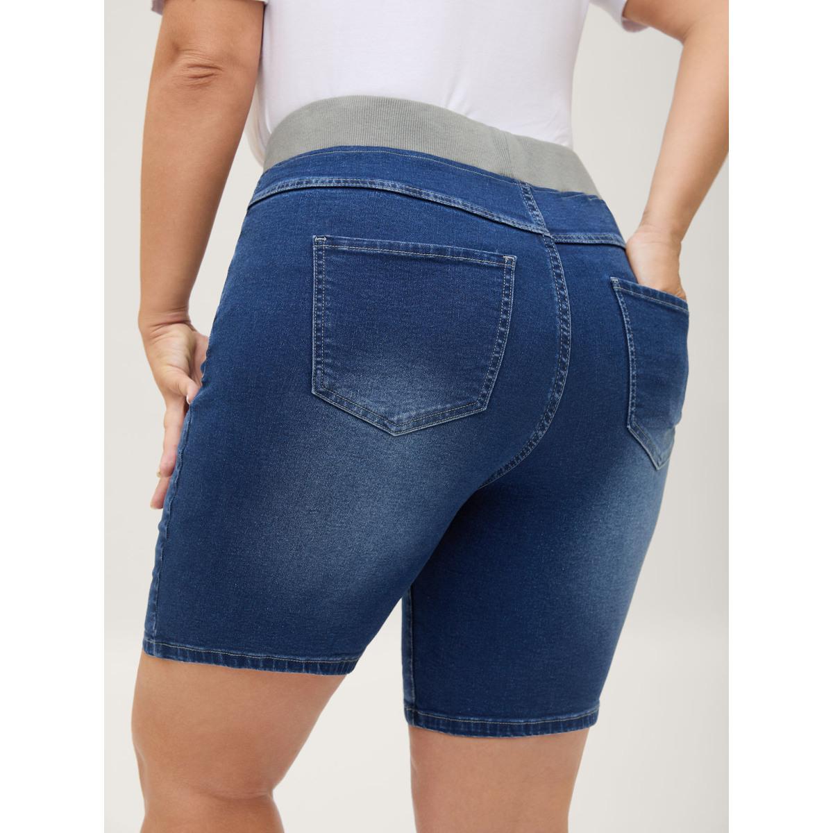 Plus Size Pull-On Drawstring Skinny-Fit Denim Shorts Women Midblue High stretch Casual Slanted pocket Leisure Denim Shorts BloomChic 16/1X Product Image