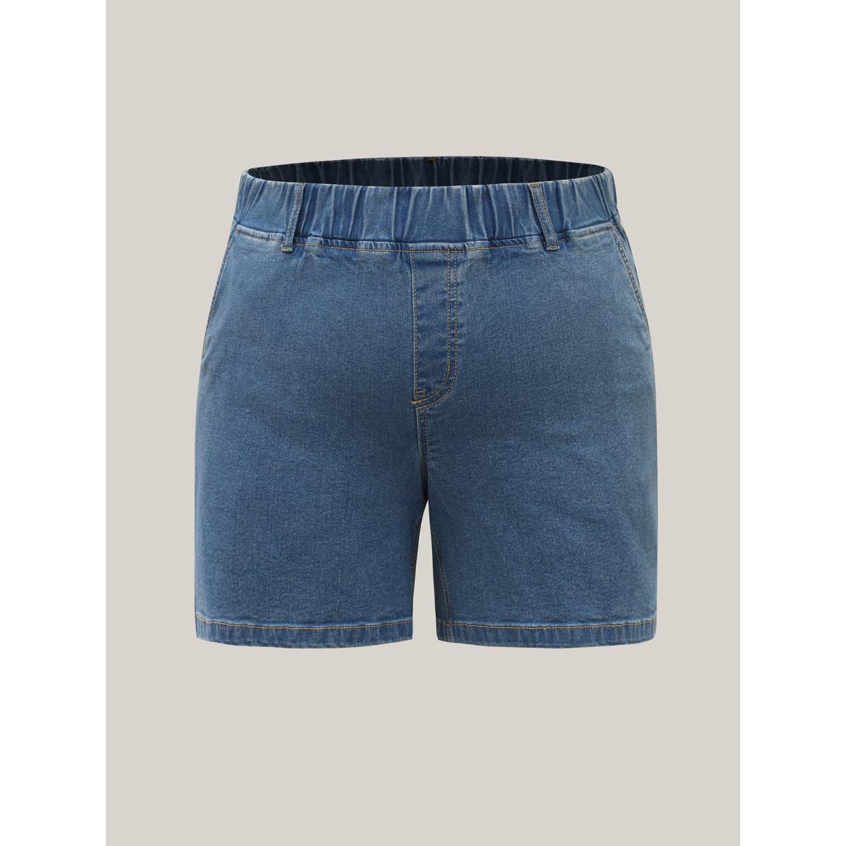 Plus Size Classic Cut Pull-On Denim Shorts Women Denimblue Low stretch Casual Slanted pocket Leisure Denim Shorts BloomChic 30/6X Product Image