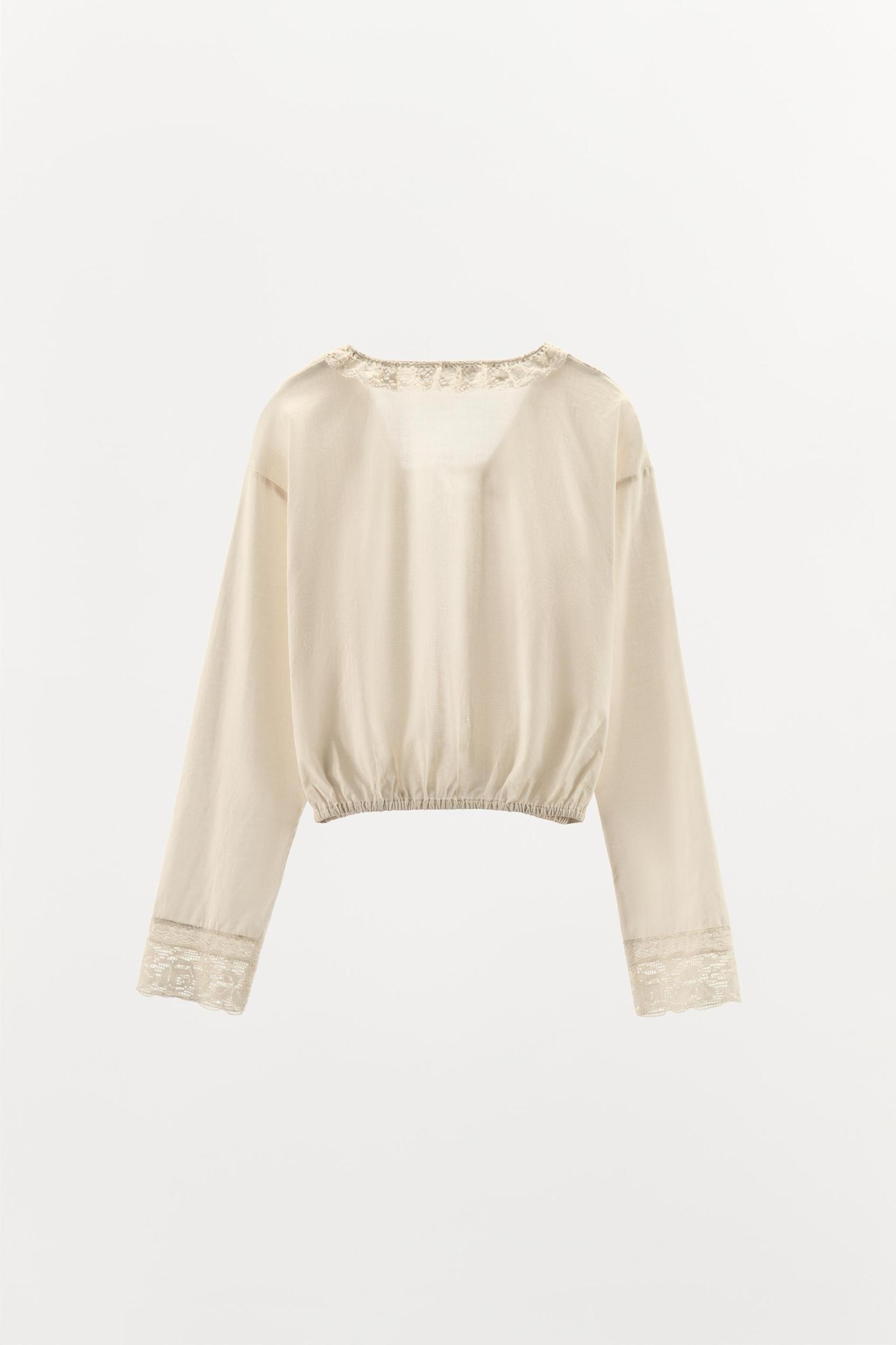 LACE TRIM SHIRT Product Image