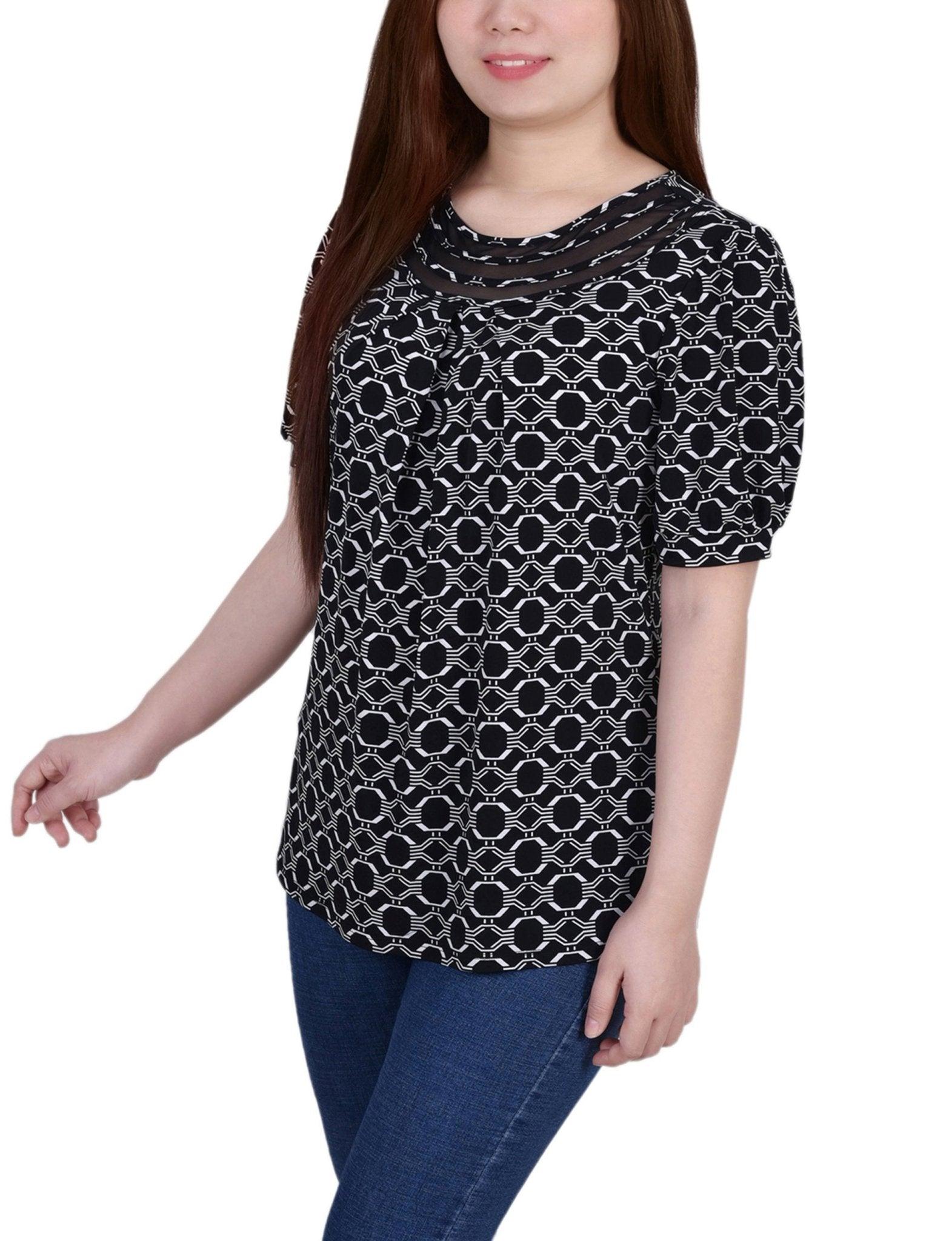 Black White Link 3/4 Sleeve Blouse With Necklace - Petite Product Image