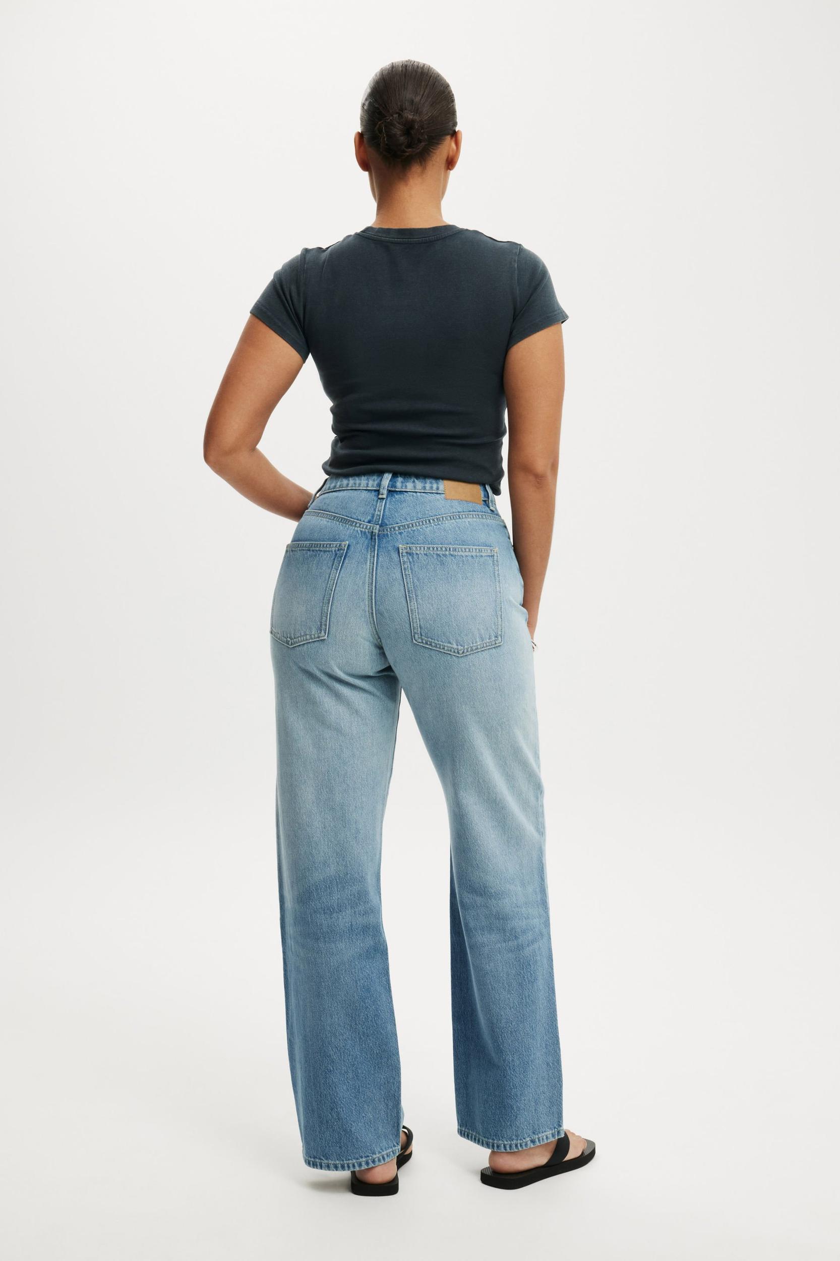 Curvy 91 Straight Jean Product Image