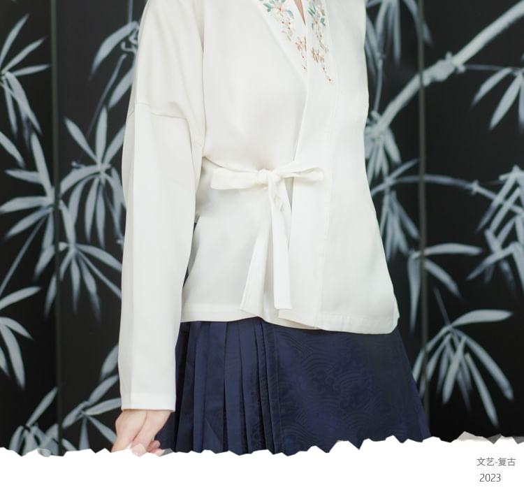 V-Neck Plain Blouse / Necklace / Mid Rise Hanfu Patterned Maxi A-Line Skirt Product Image