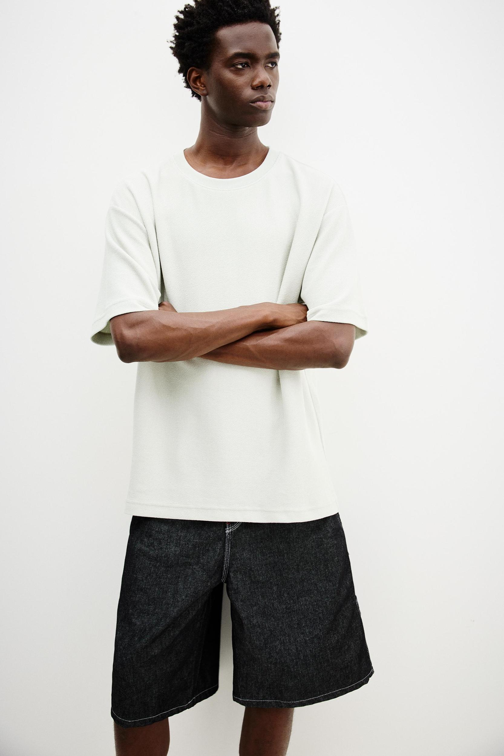 Textured short sleeve sweatshirt Product Image