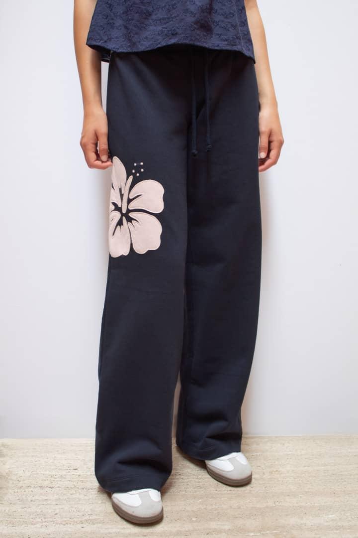 Wide-leg joggers with flower Product Image