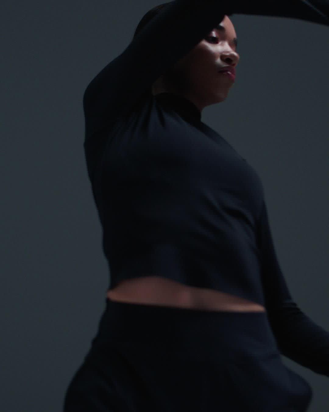 Nike Womens Zenvy Dri-FIT Long-Sleeve Top | FN3022-010 Product Image