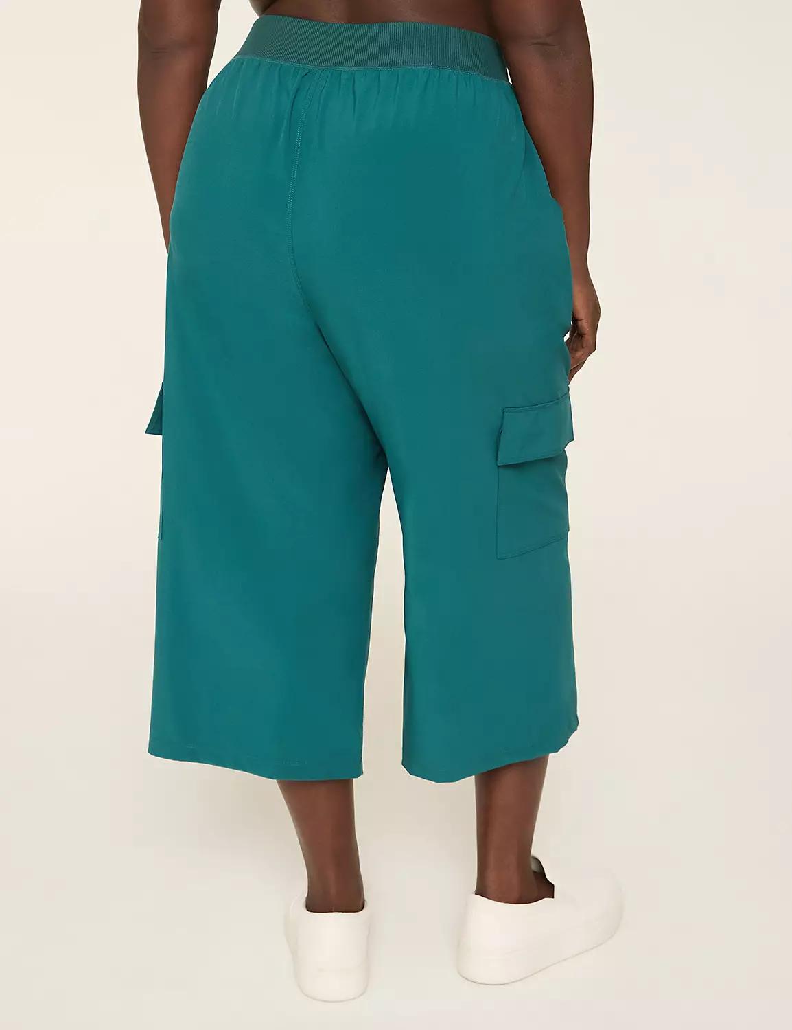 LIVI Stretch Woven Capri Cargo Pant Product Image