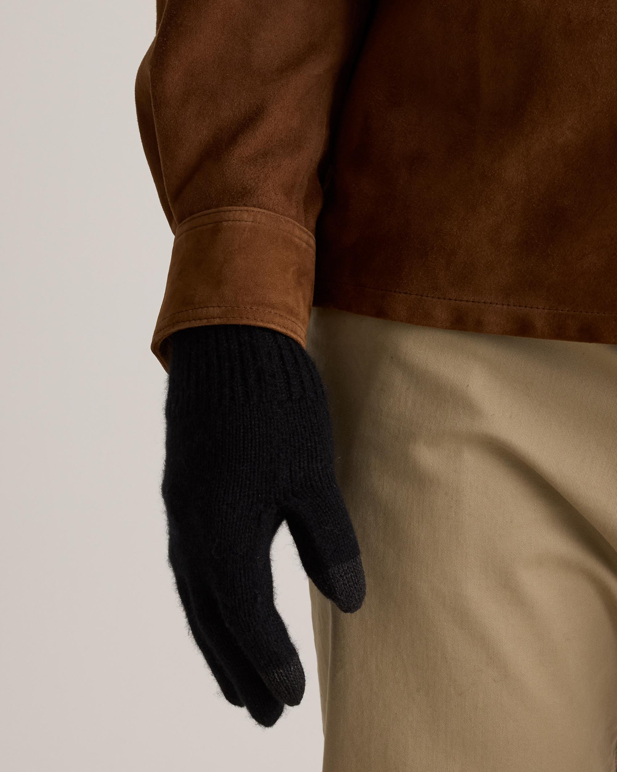 Quince | Women's Mongolian Cashmere Gloves Product Image