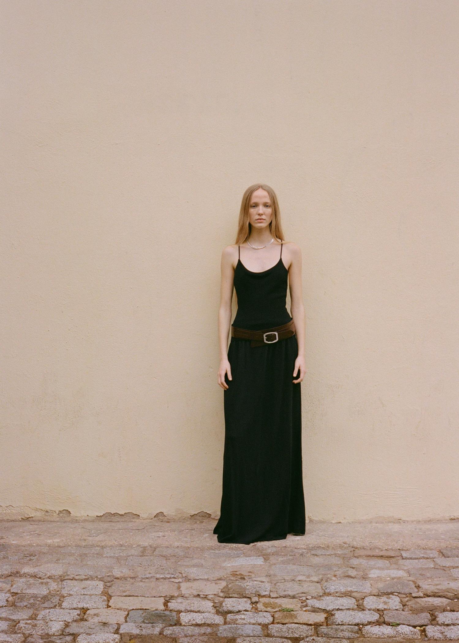 Cross-back knitted dress - Women | MANGO USA Product Image