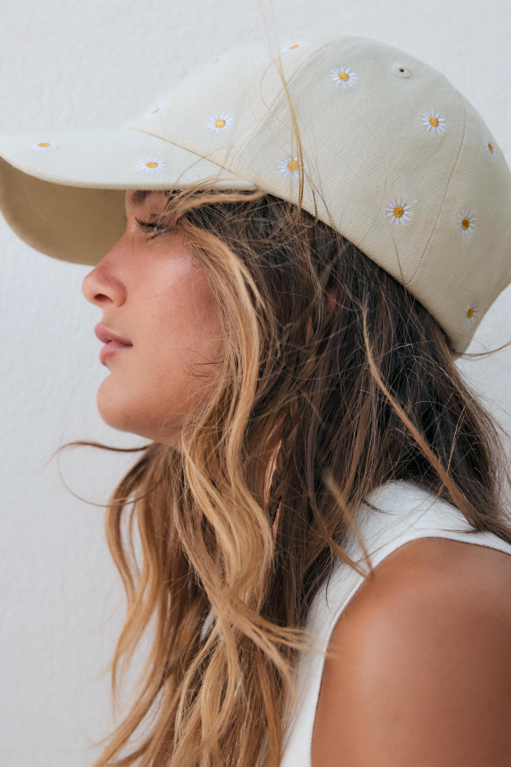 FLORAL EMBROIDERY TWILL CAP Product Image