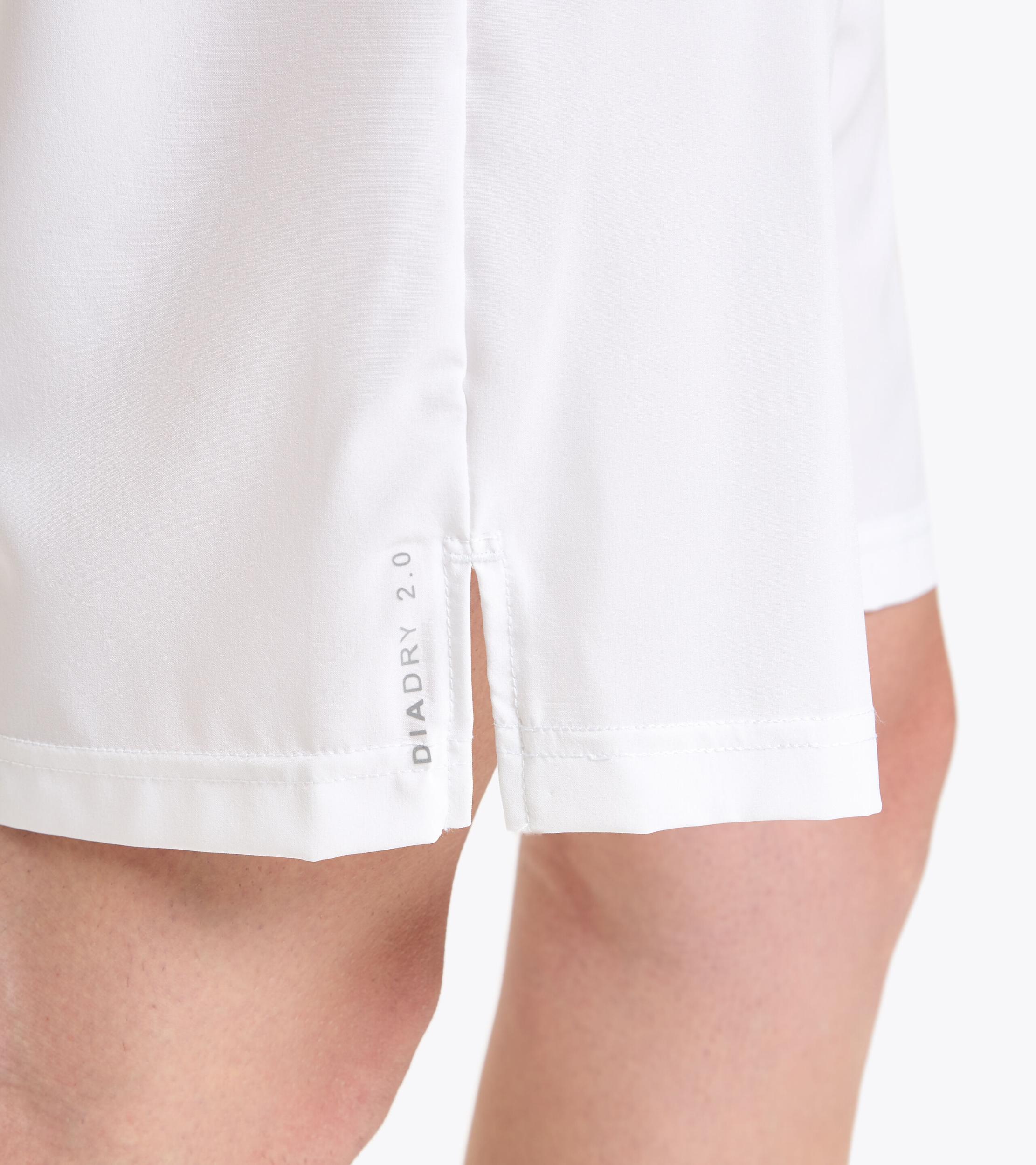 SHORT COURT Product Image