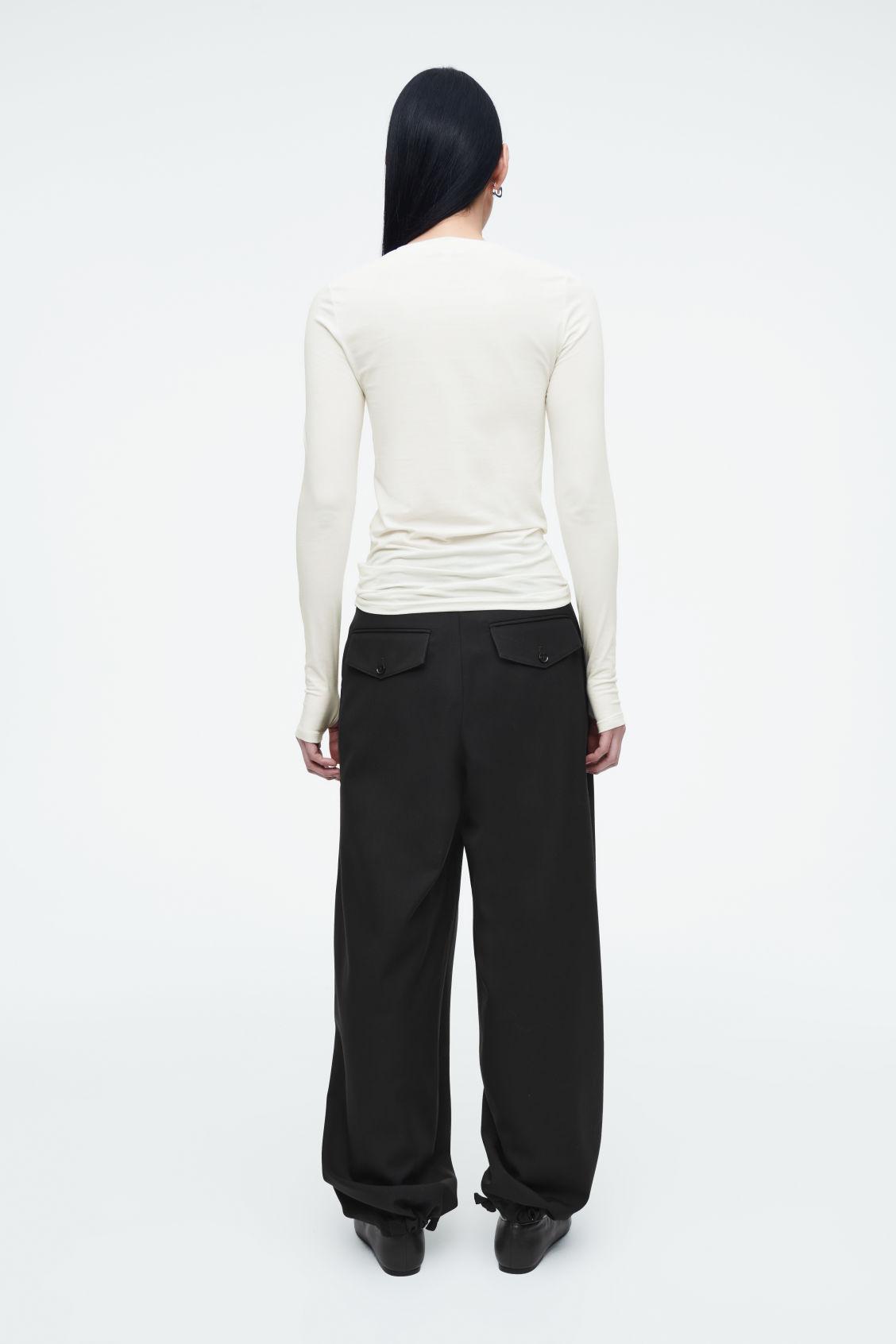 SLIM LIGHTWEIGHT LONG-SLEEVED TOP Product Image
