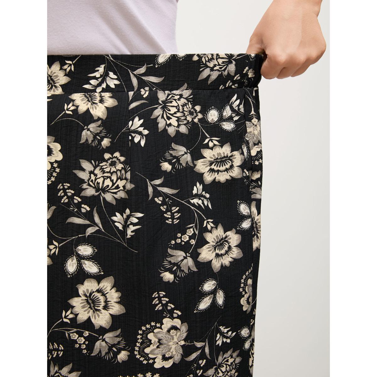 Plus Size Silhouette Floral Print Wide-Leg Pants Women BlackFlower Office Wide Leg Mid Rise Office Pants BloomChic 10/M Product Image