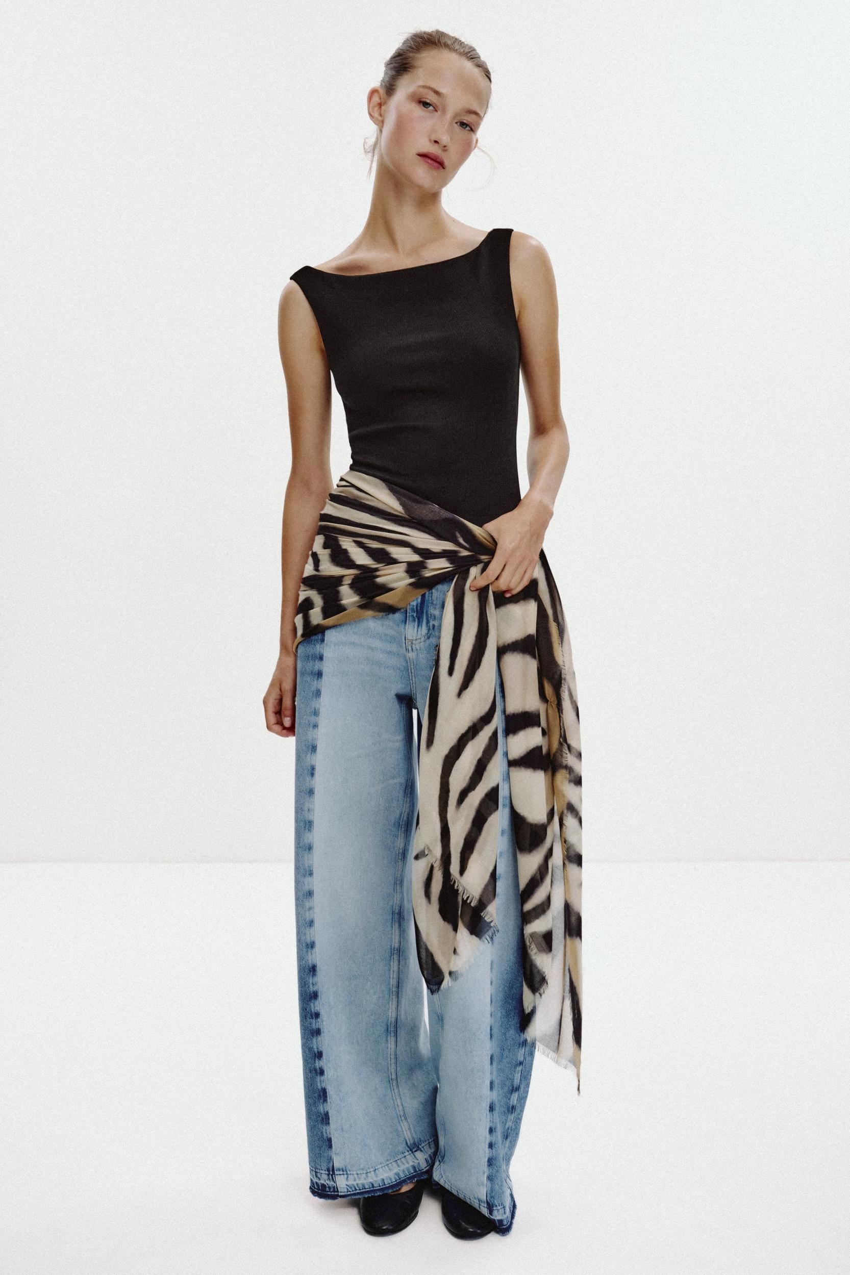 OFF-THE-SHOULDER RIBBED T-SHIRT Product Image