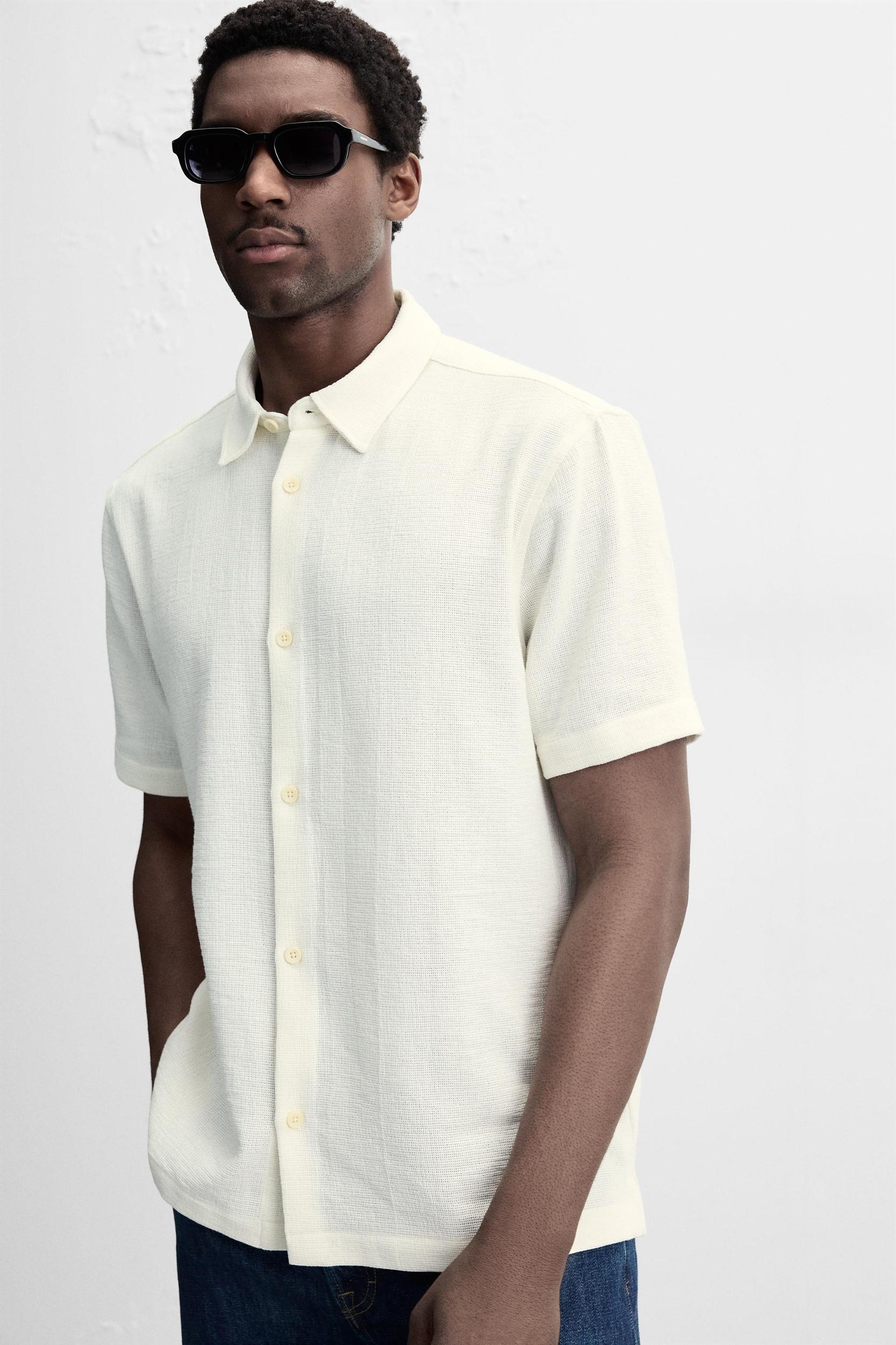 REGULAR FIT TEXTURED SHIRT Product Image