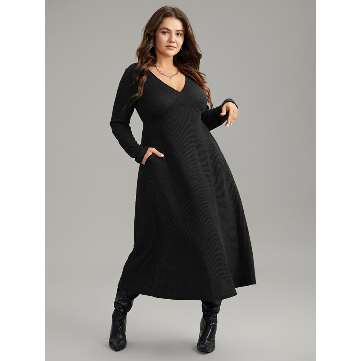 Plus Size Solid Textured V Neck Pocket Dress Black Women Basics Texture V-neck Long Sleeve Curvy Midi Dress BloomChic 18-20/2X Product Image
