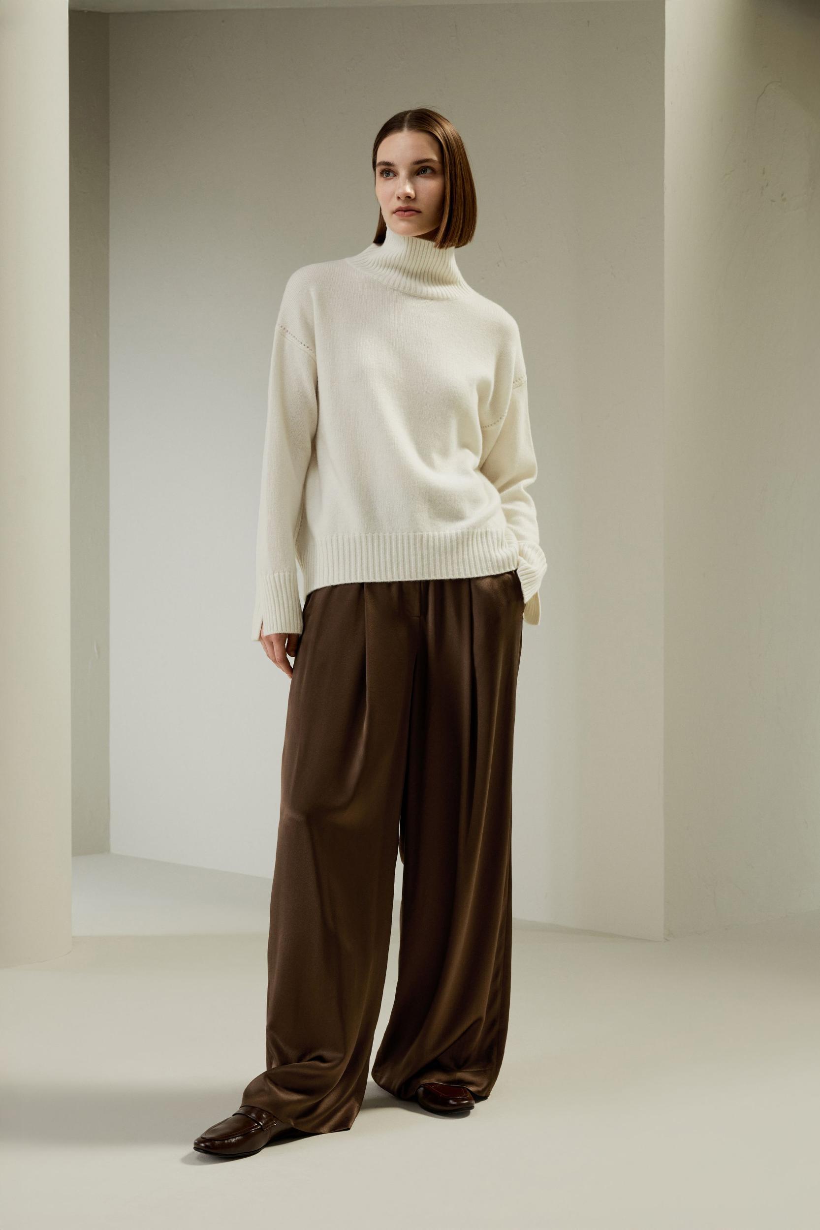 Turtleneck Relaxed-Fit Cashmere Sweater Product Image