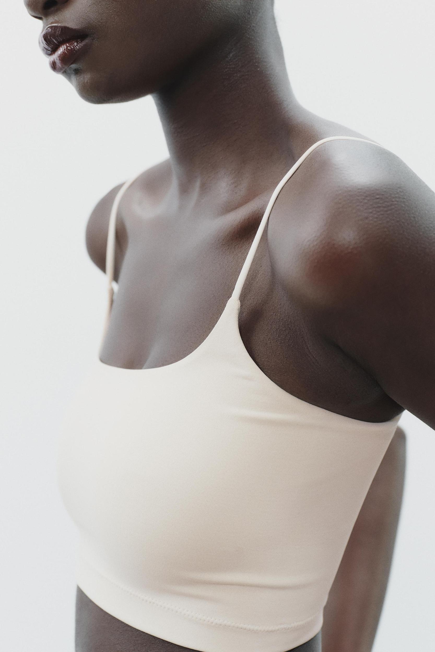 SEAMLESS CROP TOP Product Image