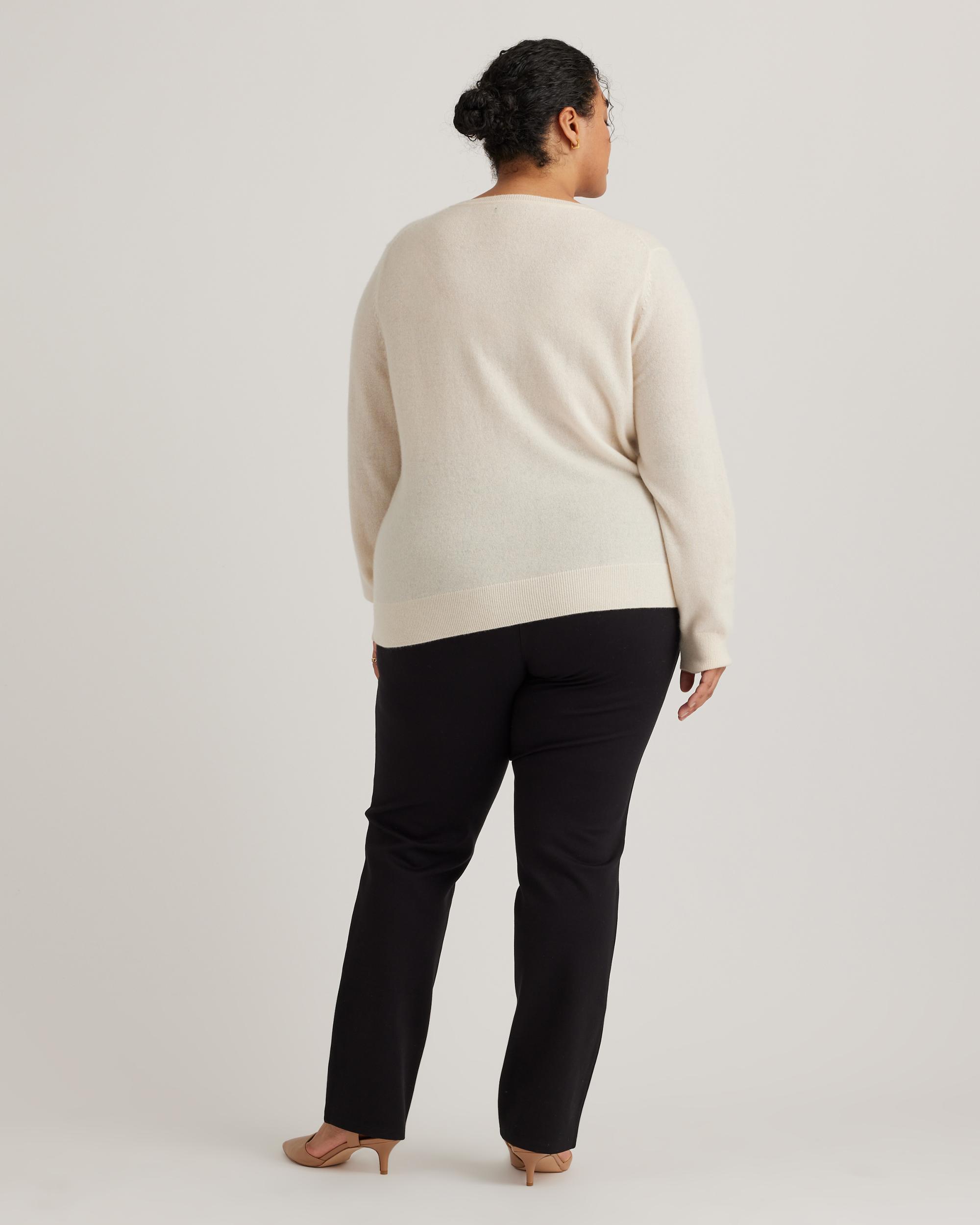 Quince | Women's Mongolian Cashmere V-Neck Sweater Product Image