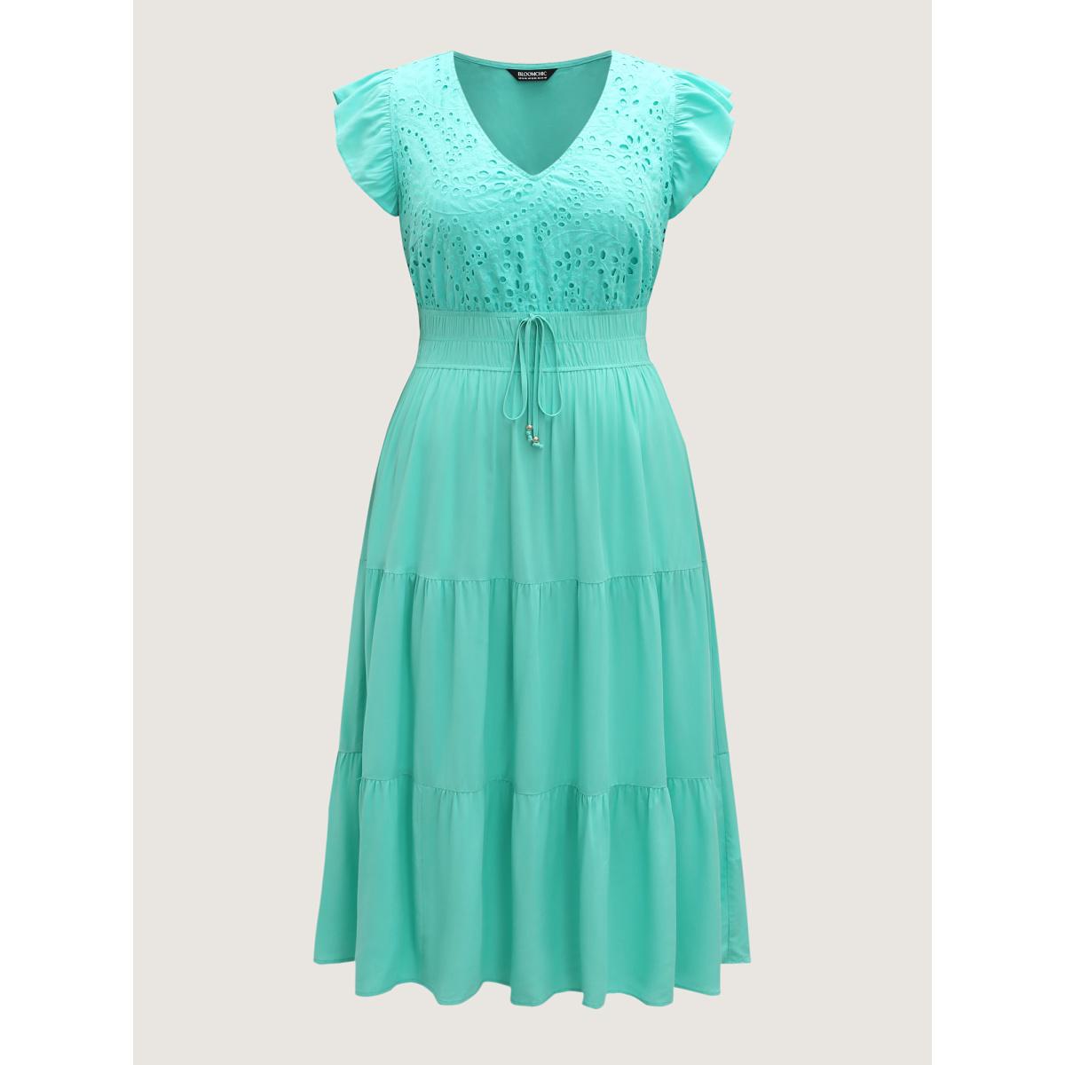 Plus Size Cotton Embroidered Tie Pockets Midi Dress Malachitegreen Women Resort V-neck Cap Sleeve Curvy BloomChic 12/L Product Image