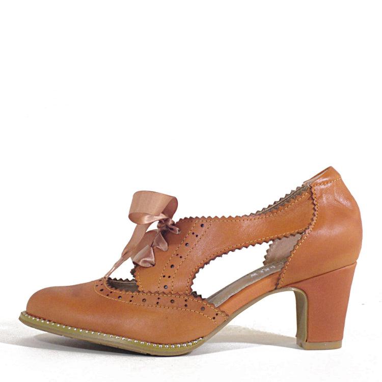 Donna Vintage Lace-Up Heels Product Image