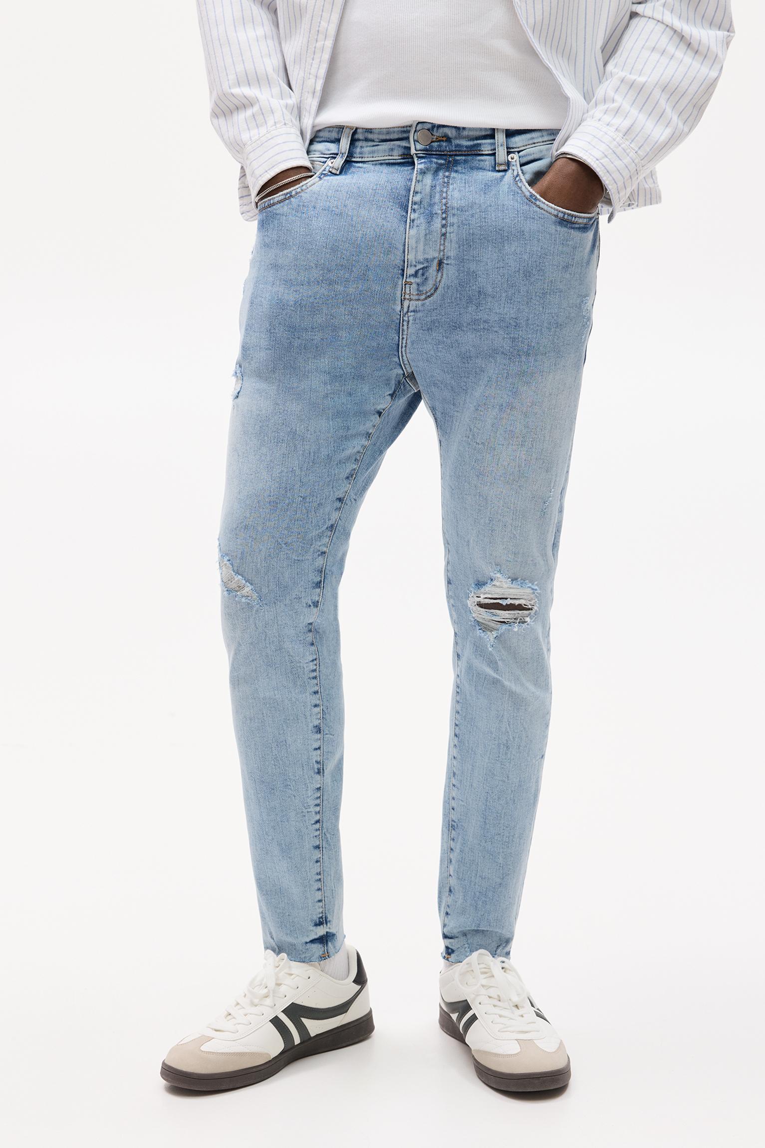 Ripped carrot fit jeans Product Image