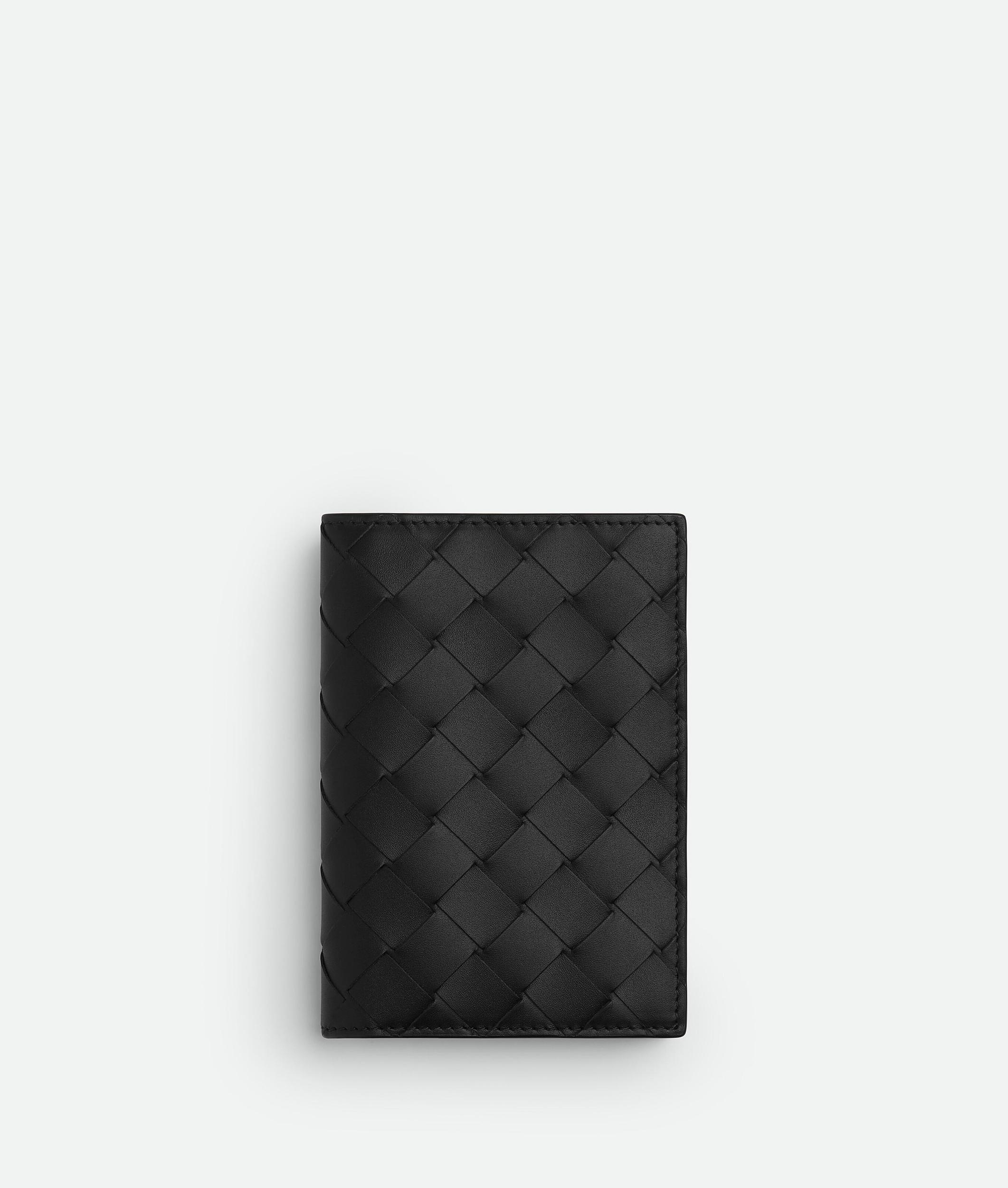 Men's Intrecciato Passport Case in Black/madder brown Product Image